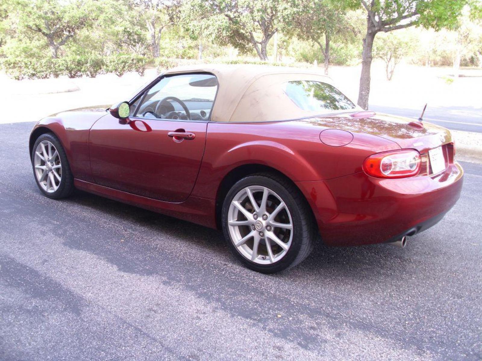 2009 RED MAZDA MX-5 MIATA GRAND TOURING (JM1NC25F390) with an 2.0L engine, Automatic transmission, located at 12019 San Pedro Avenue, San Antonio, TX, 78216, (210) 494-5895, 29.551861, -98.487602 - Cruise Control; Front Seat Heaters; Leather Seats; Soft Top; Air Conditioning; Power Windows; Power Locks; Power Steering; Tilt Wheel; AM/FM CD/MP3; Satellite; Passive engine immobilizer; Dual Front Airbags; Side Airbags; Active Seatbelts; Passenger Airbag Sensor; All Wheel ABS; Retractable Roof Pan - Photo #18