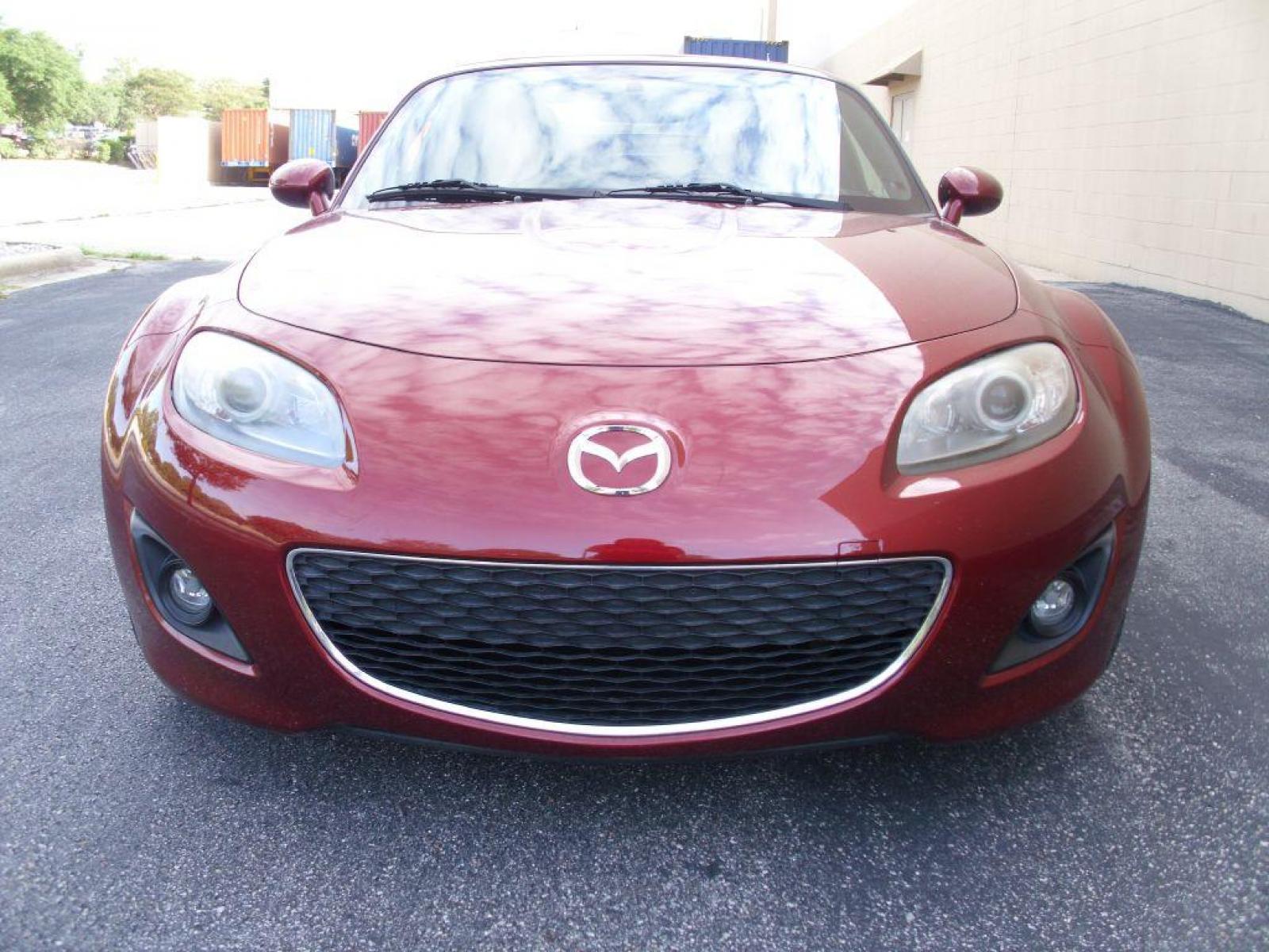 2009 RED MAZDA MX-5 MIATA GRAND TOURING (JM1NC25F390) with an 2.0L engine, Automatic transmission, located at 12019 San Pedro Avenue, San Antonio, TX, 78216, (210) 494-5895, 29.551861, -98.487602 - Cruise Control; Front Seat Heaters; Leather Seats; Soft Top; Air Conditioning; Power Windows; Power Locks; Power Steering; Tilt Wheel; AM/FM CD/MP3; Satellite; Passive engine immobilizer; Dual Front Airbags; Side Airbags; Active Seatbelts; Passenger Airbag Sensor; All Wheel ABS; Retractable Roof Pan - Photo #7
