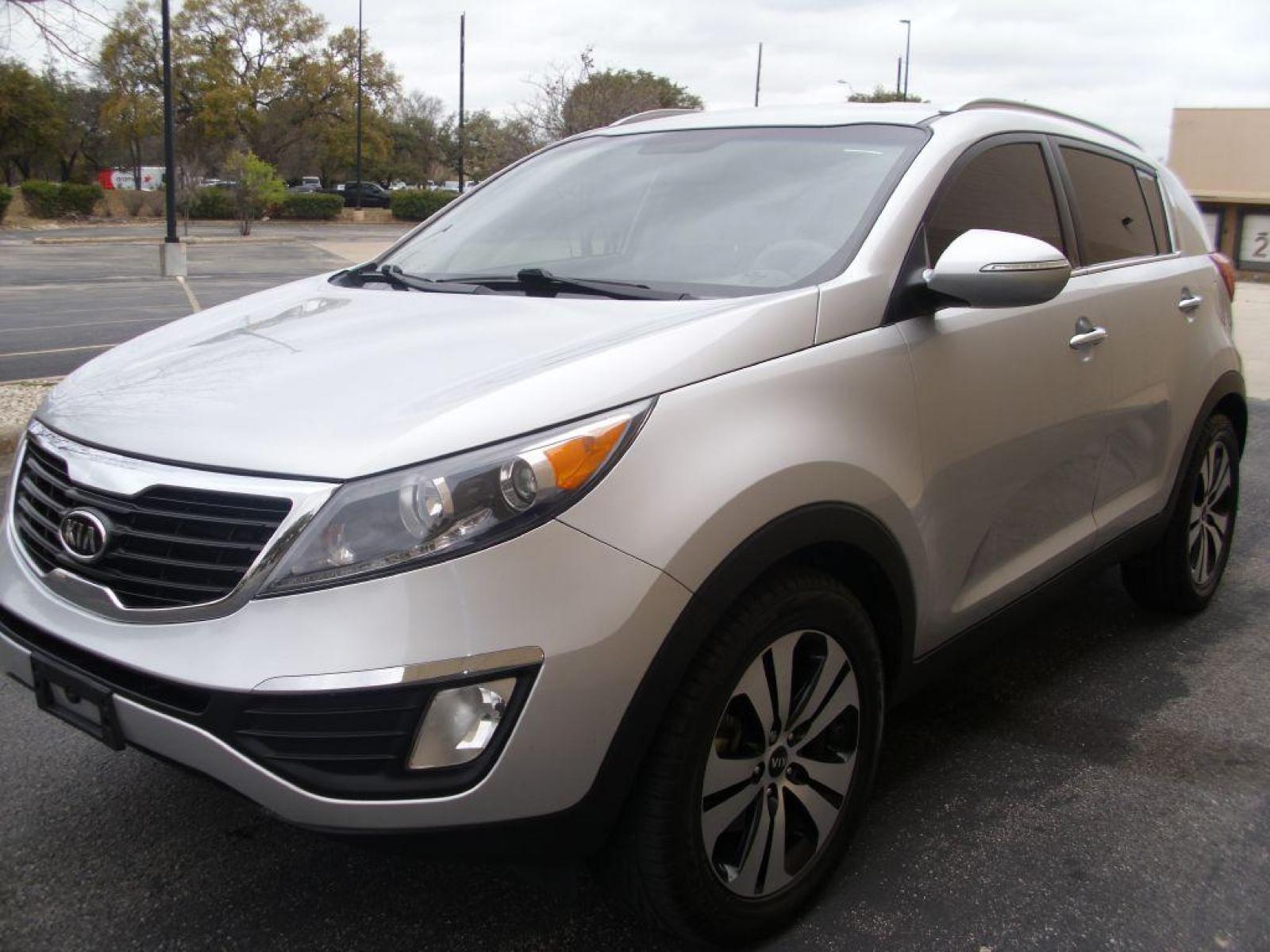 2012 SILVER KIA SPORTAGE EX (KNDPC3A20C7) with an 2.4L engine, Automatic transmission, located at 12019 San Pedro Avenue, San Antonio, TX, 78216, (210) 494-5895, 29.551861, -98.487602 - ONE-OWNER; Bluetooth Technology; Cruise Control; Parking Sensors; Backup Camera; Satellite Radio; Air Conditioning; Power Windows; Power Locks; Power Steering; Tilt Wheel; AM/FM CD/MP3; Satellite; Immobilizer; Keyless Entry; Alarm; Dual Front Airbags; Side Airbags; Head Airbags; Rear Head Airbags; A - Photo #4