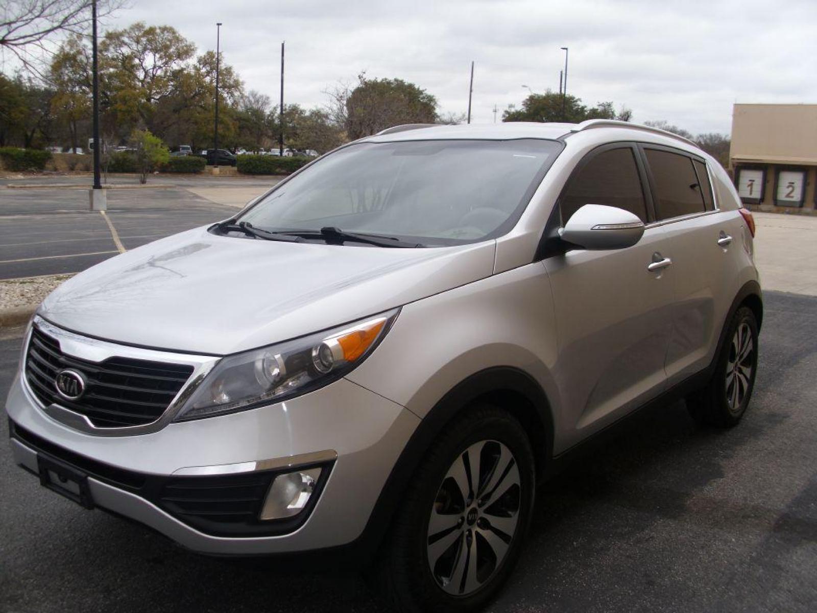 2012 SILVER KIA SPORTAGE EX (KNDPC3A20C7) with an 2.4L engine, Automatic transmission, located at 12019 San Pedro Avenue, San Antonio, TX, 78216, (210) 494-5895, 29.551861, -98.487602 - ONE-OWNER; Bluetooth Technology; Cruise Control; Parking Sensors; Backup Camera; Satellite Radio; Air Conditioning; Power Windows; Power Locks; Power Steering; Tilt Wheel; AM/FM CD/MP3; Satellite; Immobilizer; Keyless Entry; Alarm; Dual Front Airbags; Side Airbags; Head Airbags; Rear Head Airbags; A - Photo #6