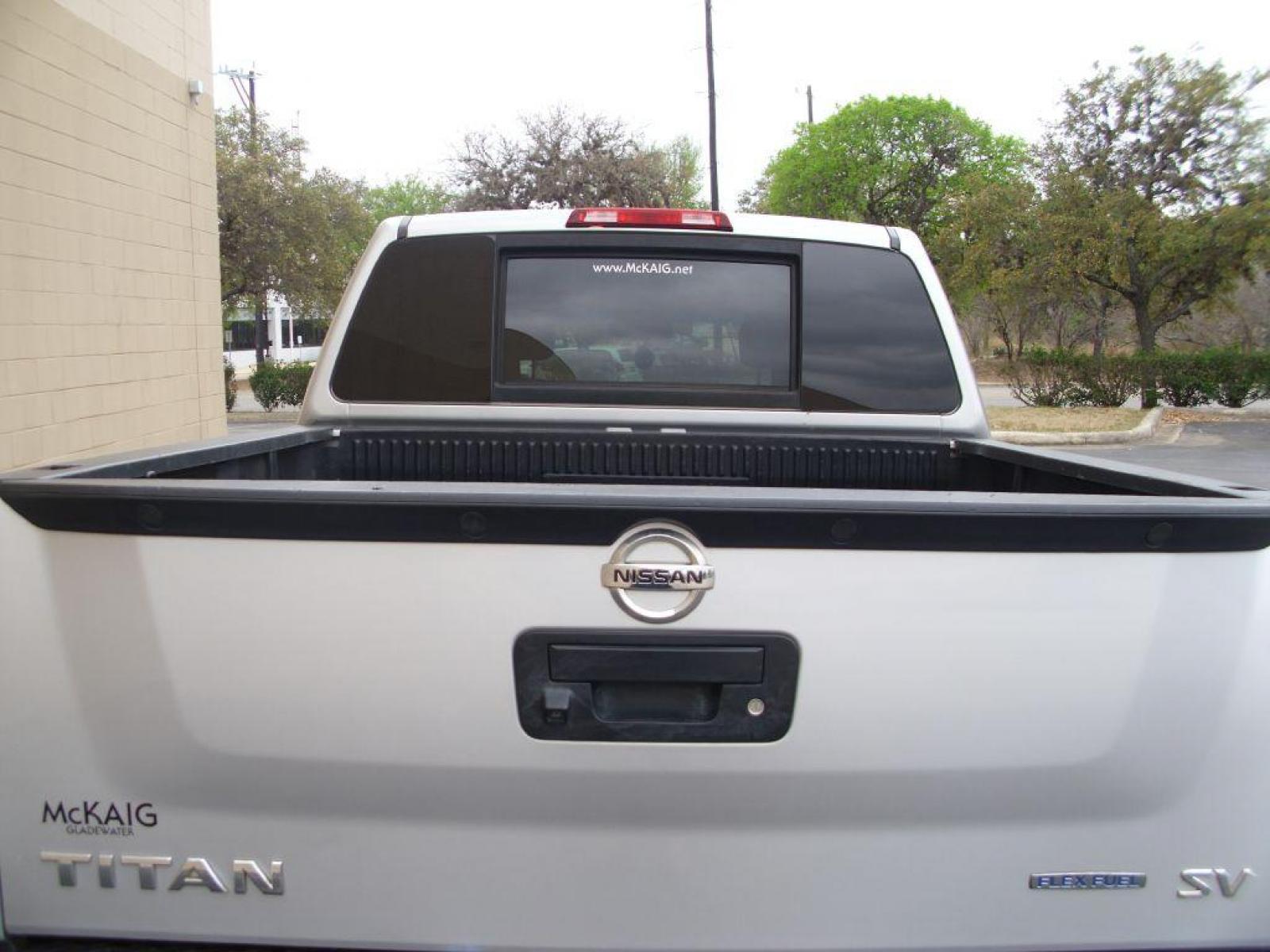 2013 SILVER NISSAN TITAN S (1N6BA0ED2DN) with an 5.6L engine, Automatic transmission, located at 12019 San Pedro Avenue, San Antonio, TX, 78216, (210) 494-5895, 29.551861, -98.487602 - 4 Door; Bed Liner; Bluetooth Technology; Backup Camera; Running Boards; Towing Package; Air Conditioning; Power Windows; Power Locks; Power Steering; Tilt Wheel; AM/FM CD; AM/FM CD/MP3; Satellite; Dual Front Airbags; Passenger Sensor; Active Belts; Crew Cab; Regular Bed; All Wheel ABS; 1/2 Ton; Back - Photo #8