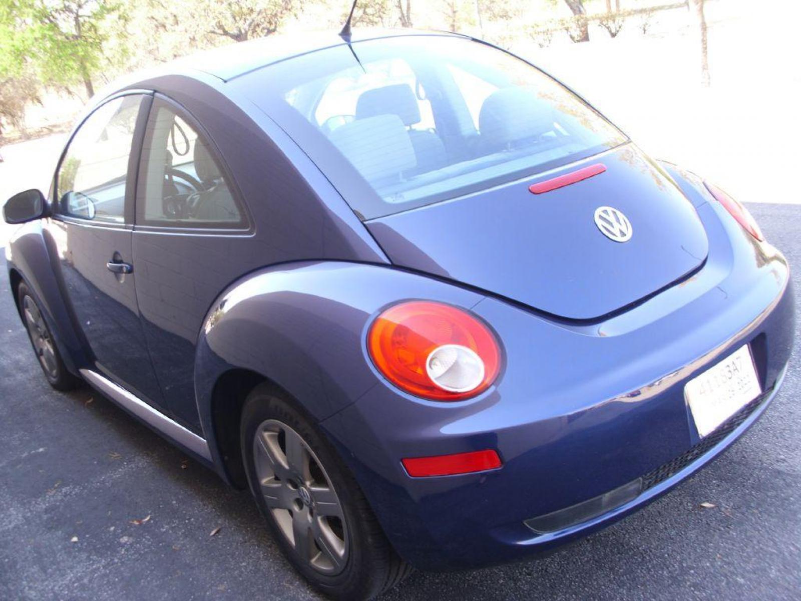 2006 BLUE VOLKSWAGEN NEW BEETLE 2.5L OPTION PACKAGE 1 (3VWRW31C76M) with an 2.5L engine, Automatic transmission, located at 12019 San Pedro Avenue, San Antonio, TX, 78216, (210) 494-5895, 29.551861, -98.487602 - Leather Seats; Air Conditioning; Power Windows; Power Locks; Power Steering; Tilt Wheel; AM/FM Cassette; AM/FM CD; Passive sentry key; Dual Air Bags Front and Sides; Active Belts; All Wheel ABS; Retractable Roof Panel - Photo #17