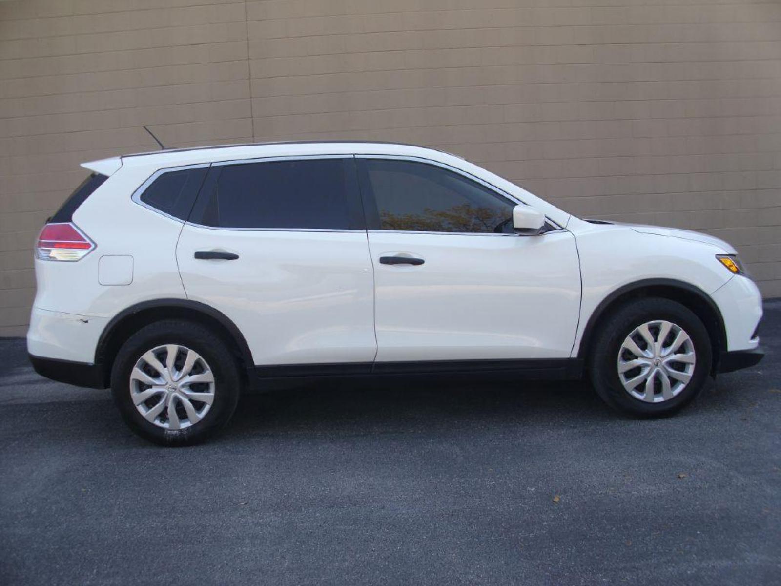 2016 WHITE NISSAN ROGUE S (5N1AT2MT3GC) with an 2.5L engine, Automatic transmission, located at 12019 San Pedro Avenue, San Antonio, TX, 78216, (210) 494-5895, 29.551861, -98.487602 - Photo #0