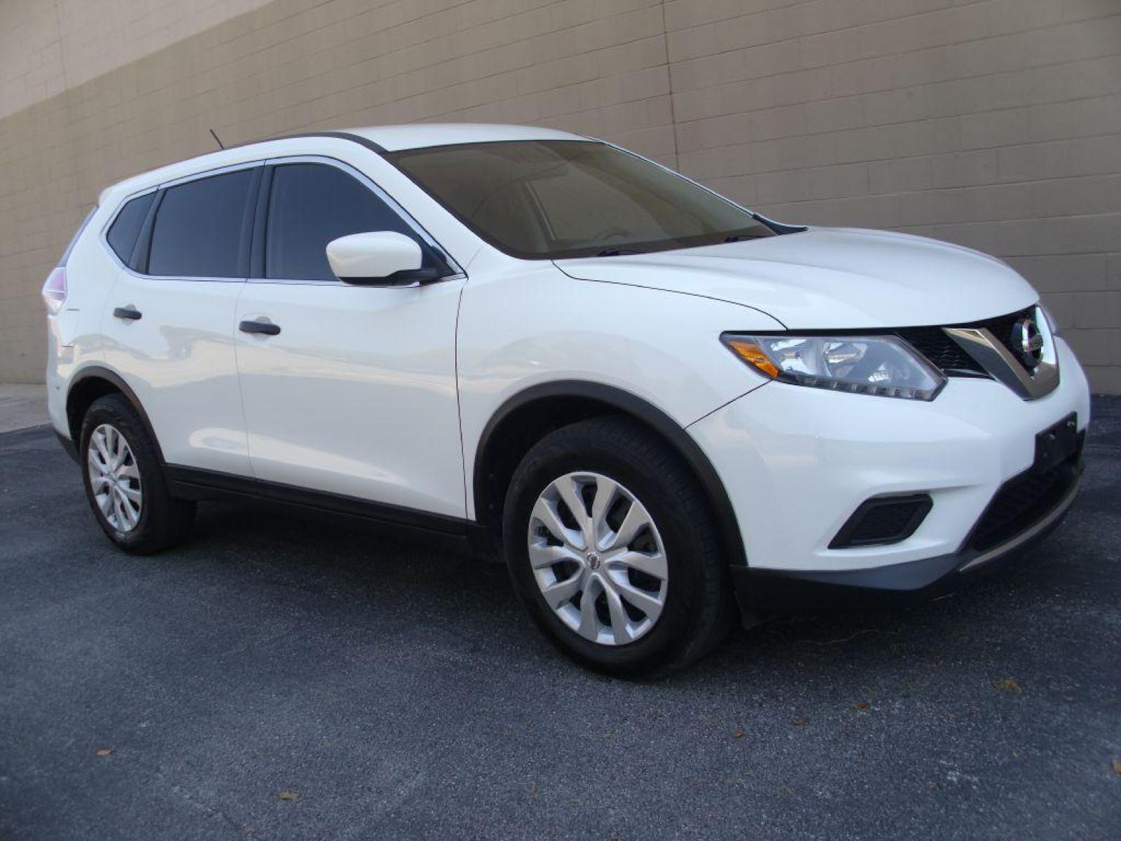 2016 WHITE NISSAN ROGUE S (5N1AT2MT3GC) with an 2.5L engine, Automatic transmission, located at 12019 San Pedro Avenue, San Antonio, TX, 78216, (210) 494-5895, 29.551861, -98.487602 - Photo #9