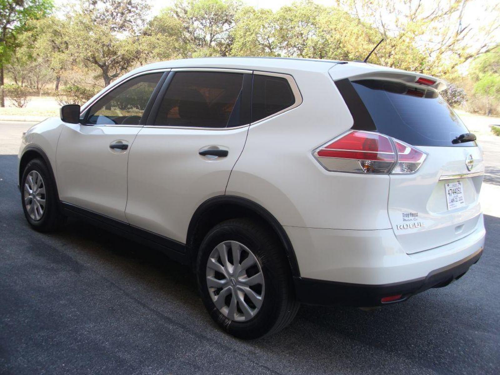 2016 WHITE NISSAN ROGUE S (5N1AT2MT3GC) with an 2.5L engine, Automatic transmission, located at 12019 San Pedro Avenue, San Antonio, TX, 78216, (210) 494-5895, 29.551861, -98.487602 - Photo #13