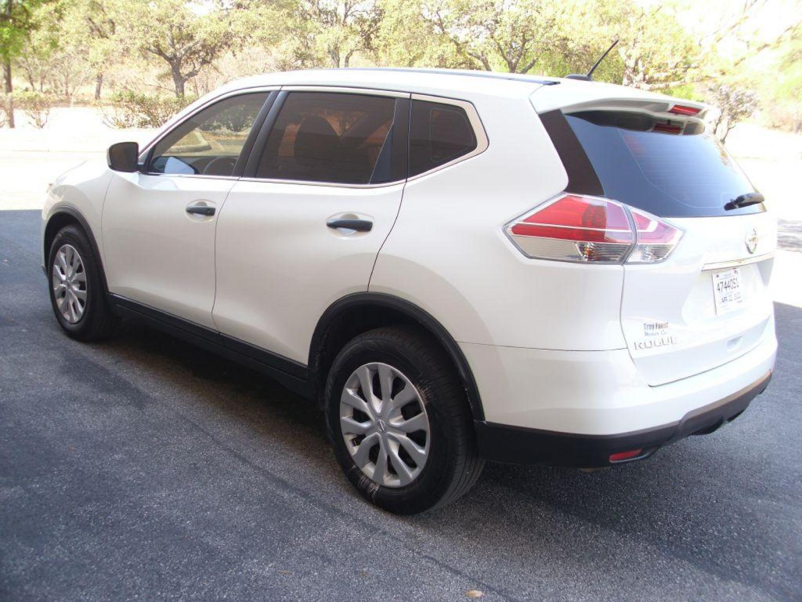 2016 WHITE NISSAN ROGUE S (5N1AT2MT3GC) with an 2.5L engine, Automatic transmission, located at 12019 San Pedro Avenue, San Antonio, TX, 78216, (210) 494-5895, 29.551861, -98.487602 - Photo #14