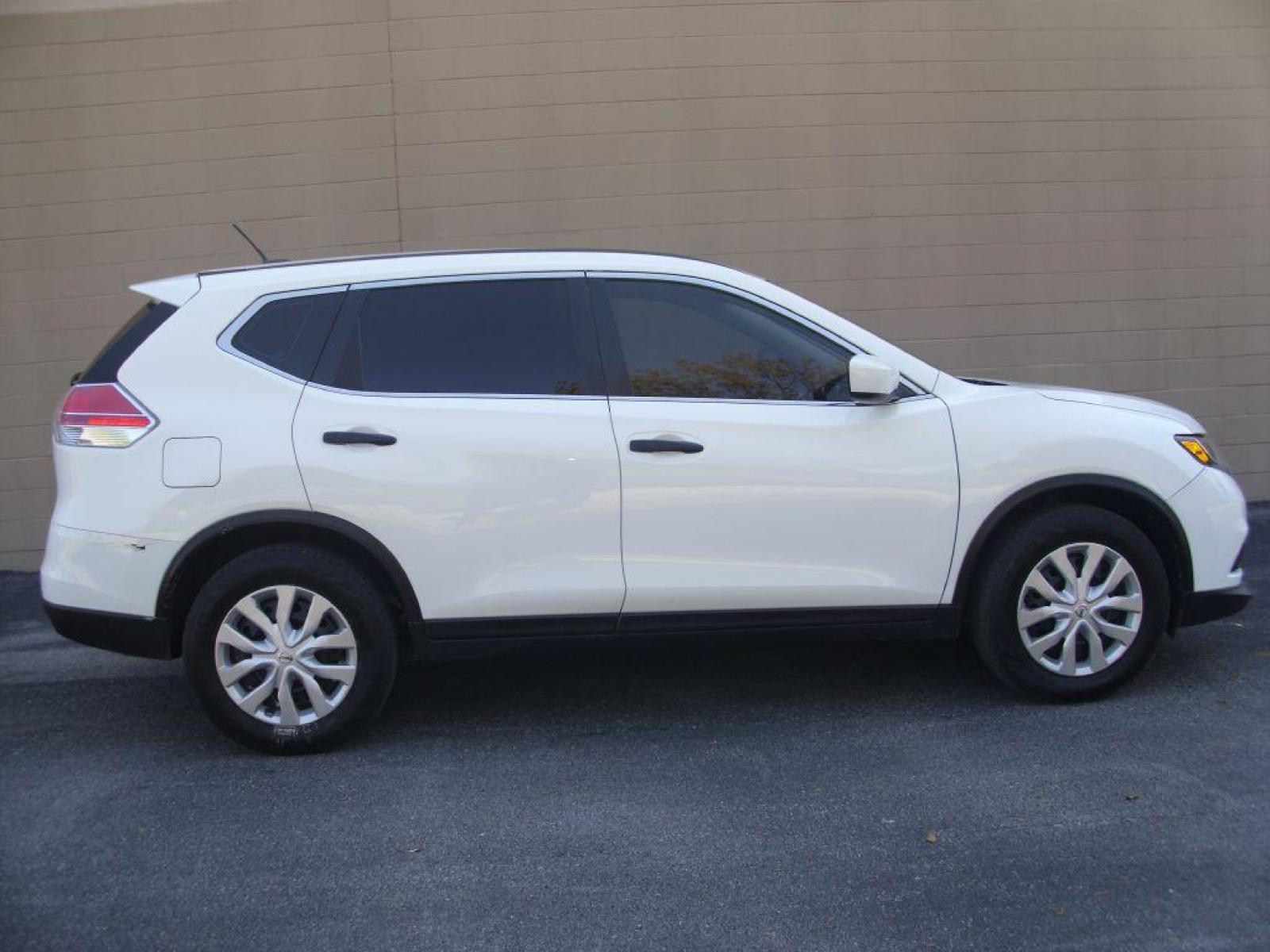 2016 WHITE NISSAN ROGUE S (5N1AT2MT3GC) with an 2.5L engine, Automatic transmission, located at 12019 San Pedro Avenue, San Antonio, TX, 78216, (210) 494-5895, 29.551861, -98.487602 - Photo #1