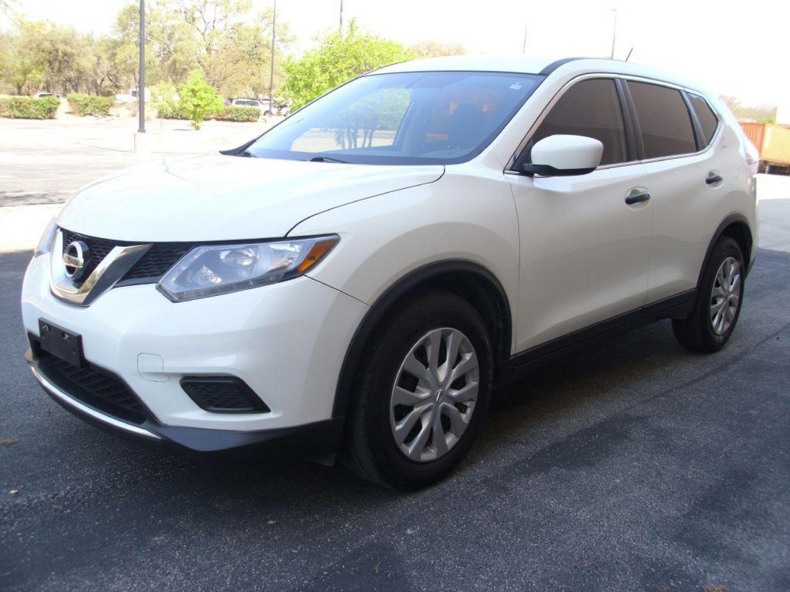 2016 WHITE NISSAN ROGUE S (5N1AT2MT3GC) with an 2.5L engine, Automatic transmission, located at 12019 San Pedro Avenue, San Antonio, TX, 78216, (210) 494-5895, 29.551861, -98.487602 - Photo #2
