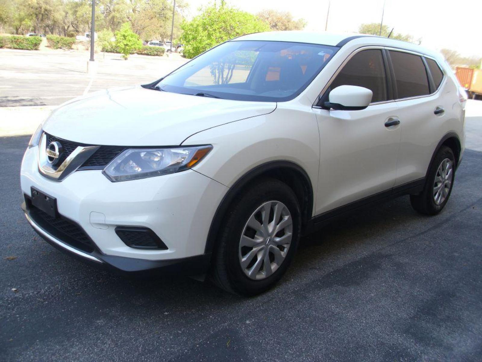 2016 WHITE NISSAN ROGUE S (5N1AT2MT3GC) with an 2.5L engine, Automatic transmission, located at 12019 San Pedro Avenue, San Antonio, TX, 78216, (210) 494-5895, 29.551861, -98.487602 - Photo #3