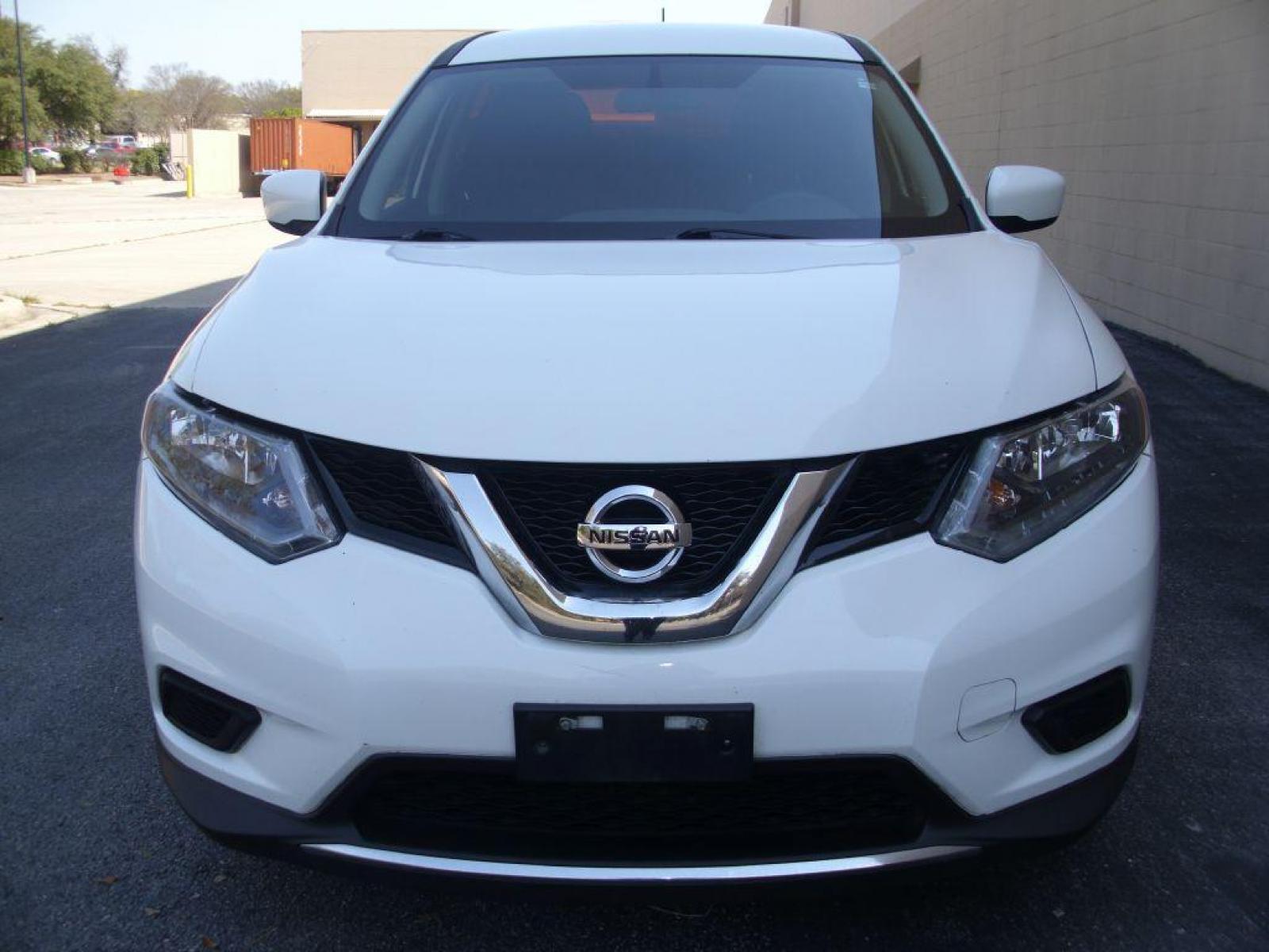 2016 WHITE NISSAN ROGUE S (5N1AT2MT3GC) with an 2.5L engine, Automatic transmission, located at 12019 San Pedro Avenue, San Antonio, TX, 78216, (210) 494-5895, 29.551861, -98.487602 - Photo #5