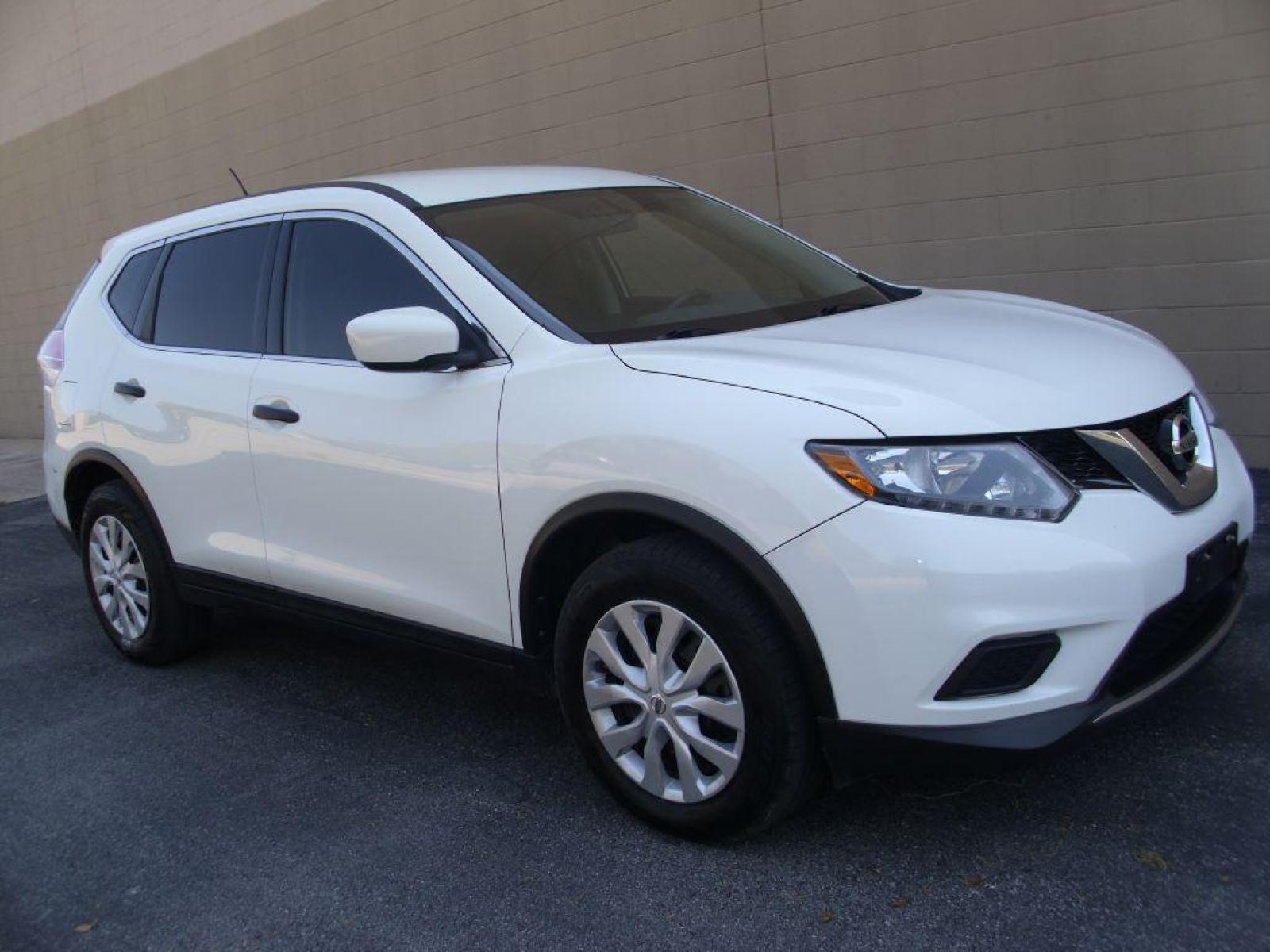 2016 WHITE NISSAN ROGUE S (5N1AT2MT3GC) with an 2.5L engine, Automatic transmission, located at 12019 San Pedro Avenue, San Antonio, TX, 78216, (210) 494-5895, 29.551861, -98.487602 - Photo #8