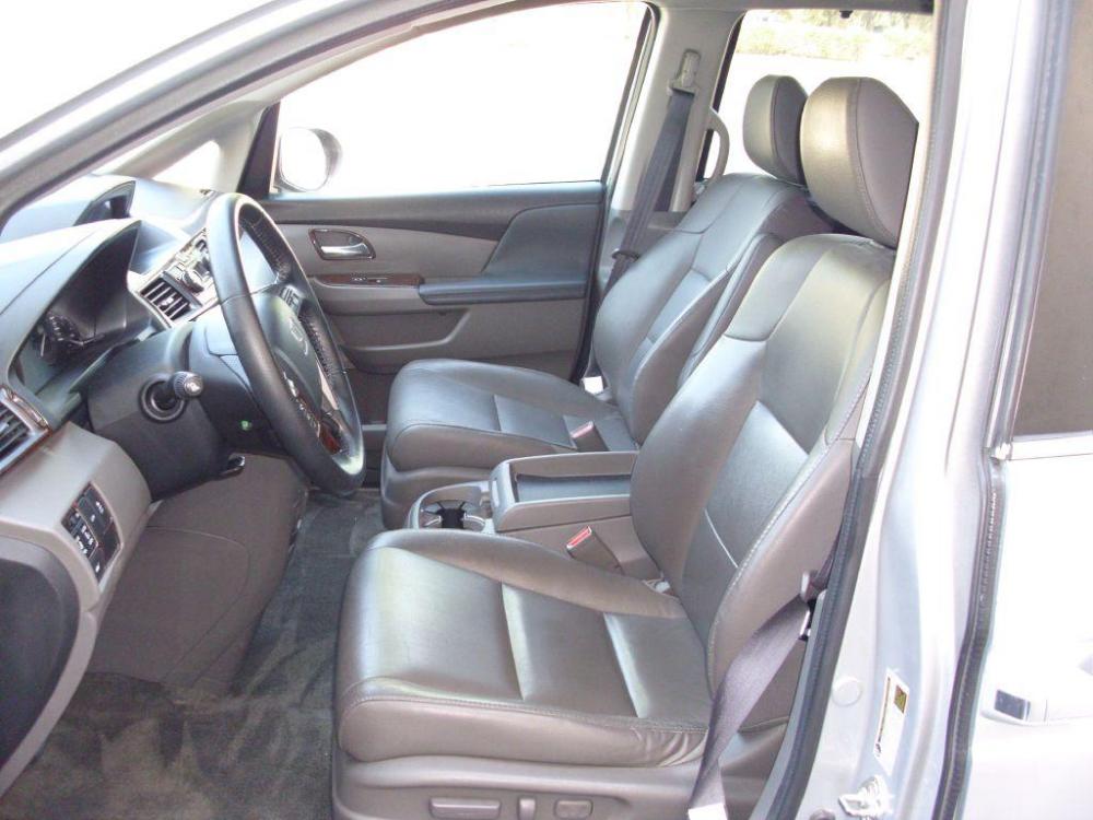 2014 SILVER HONDA ODYSSEY EXL (5FNRL5H62EB) with an 3.5L engine, Automatic transmission, located at 12019 San Pedro Avenue, San Antonio, TX, 78216, (210) 494-5895, 29.551861, -98.487602 - We offer financing thru Capital One Auto Finance. Get Prequalified without any impact to your credit score. Visit our website www.kwsautosales.com and click the Explore Financing/Capital One streamer button to pre-qualify. They offer good terms based on your credit profile and down payment whi - Photo #18