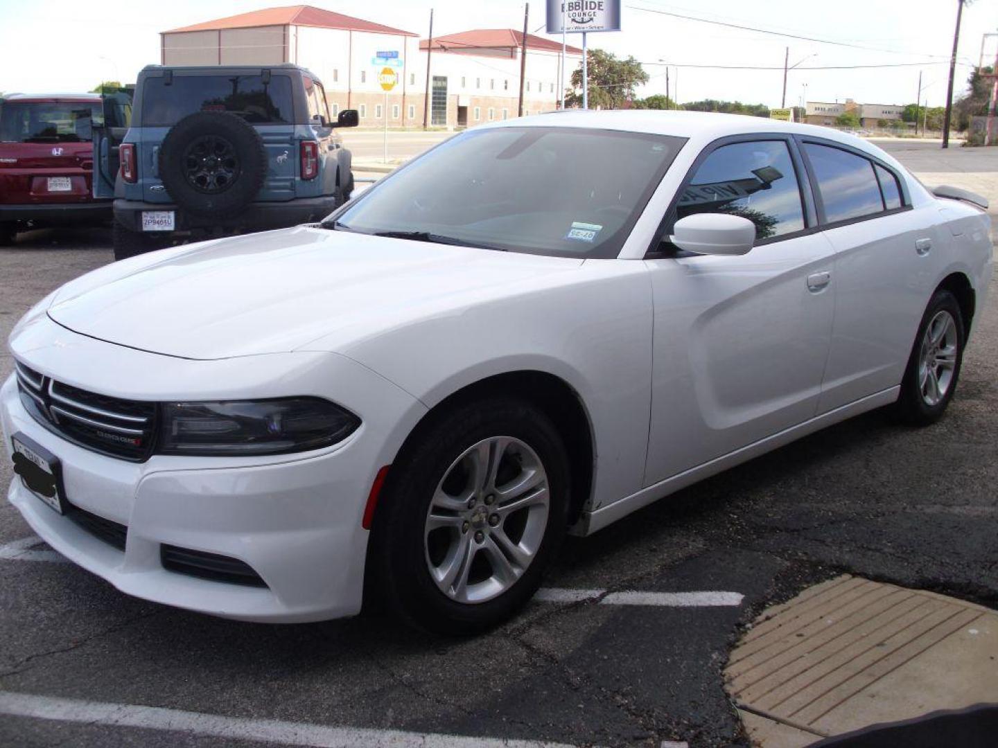 2016 WHITE DODGE CHARGER SE (2C3CDXBG9GH) with an 3.6L engine, Automatic transmission, located at 2215 Harry Wurzbach Rd , San Antonio, TX, 78209, (208) 269-7240, 29.491415, -98.432098 - Photo#1