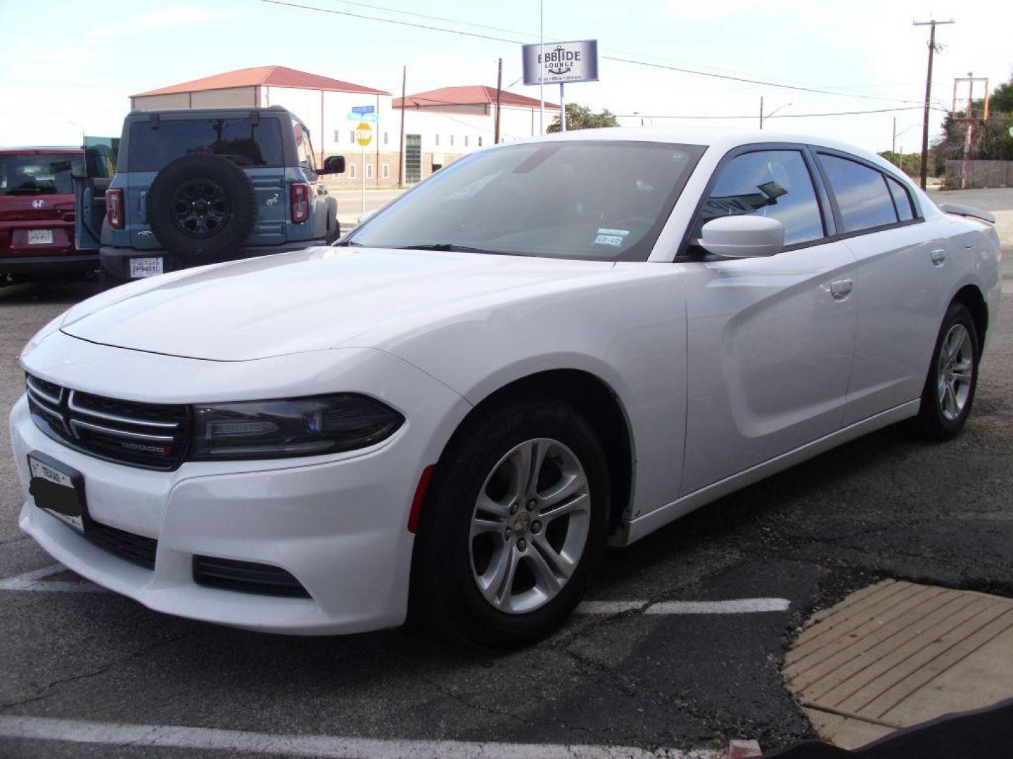 2016 WHITE DODGE CHARGER SE (2C3CDXBG9GH) with an 3.6L engine, Automatic transmission, located at 2215 Harry Wurzbach Rd , San Antonio, TX, 78209, (208) 269-7240, 29.491415, -98.432098 - Photo#3