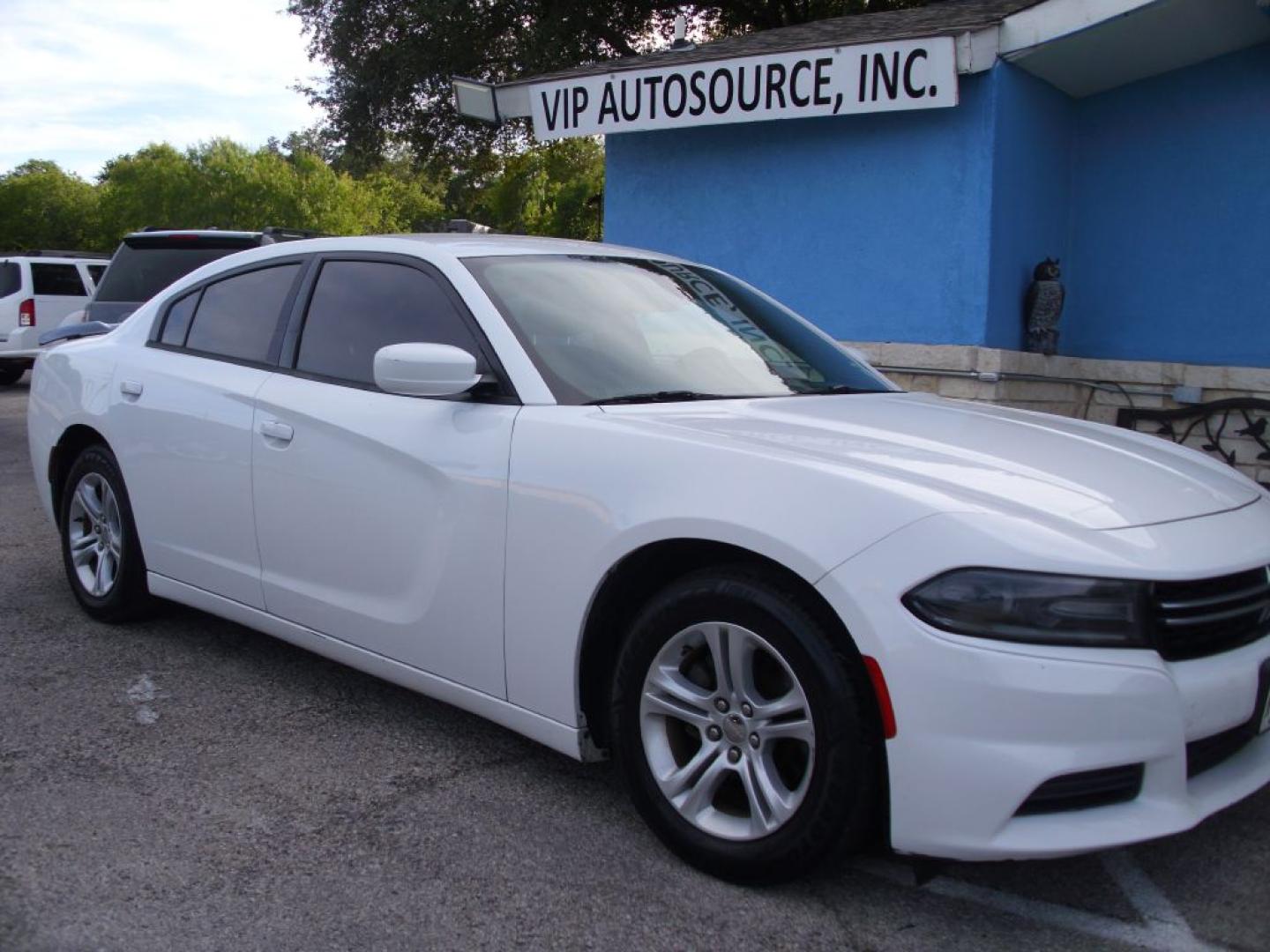 2016 WHITE DODGE CHARGER SE SE (2C3CDXBG9GH) with an 3.6L engine, Automatic transmission, located at 2215 Harry Wurzbach Rd , San Antonio, TX, 78209, (208) 269-7240, 29.491415, -98.432098 - CLEAN VEHICLE- NO ACCIDENTS OR DAMAGES REPORTED! Air Conditioning; Power Windows; Power Locks; Power Steering; Tilt Wheel; AM/FM CD/MP3; Satellite; Sentry Key; Keyless Entry; Alarm; Daytime Running Lights; Dual Front Airbags; Side Airbags; Head Airbags; Rear Head Airbags; Active Seatbelts; All Wheel- Photo#2