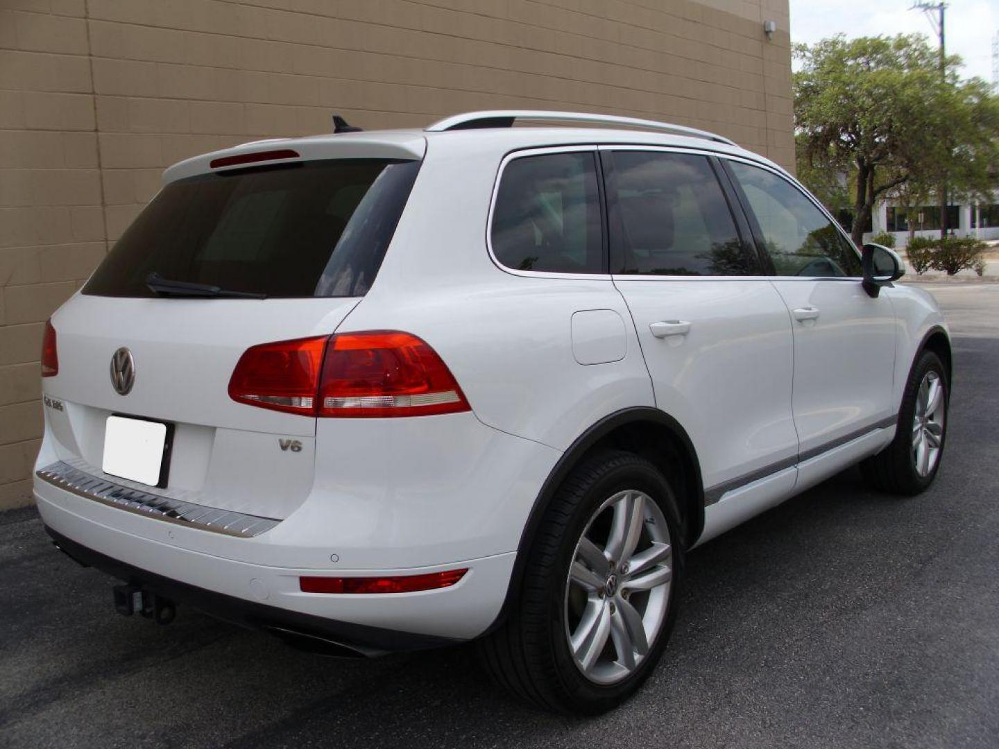 2012 WHITE VOLKSWAGEN TOUAREG V6 (WVGEF9BP8CD) with an 3.6L engine, Automatic transmission, located at 12019 San Pedro Avenue, San Antonio, TX, 78216, (210) 494-5895, 29.550915, -98.491142 - Photo#5