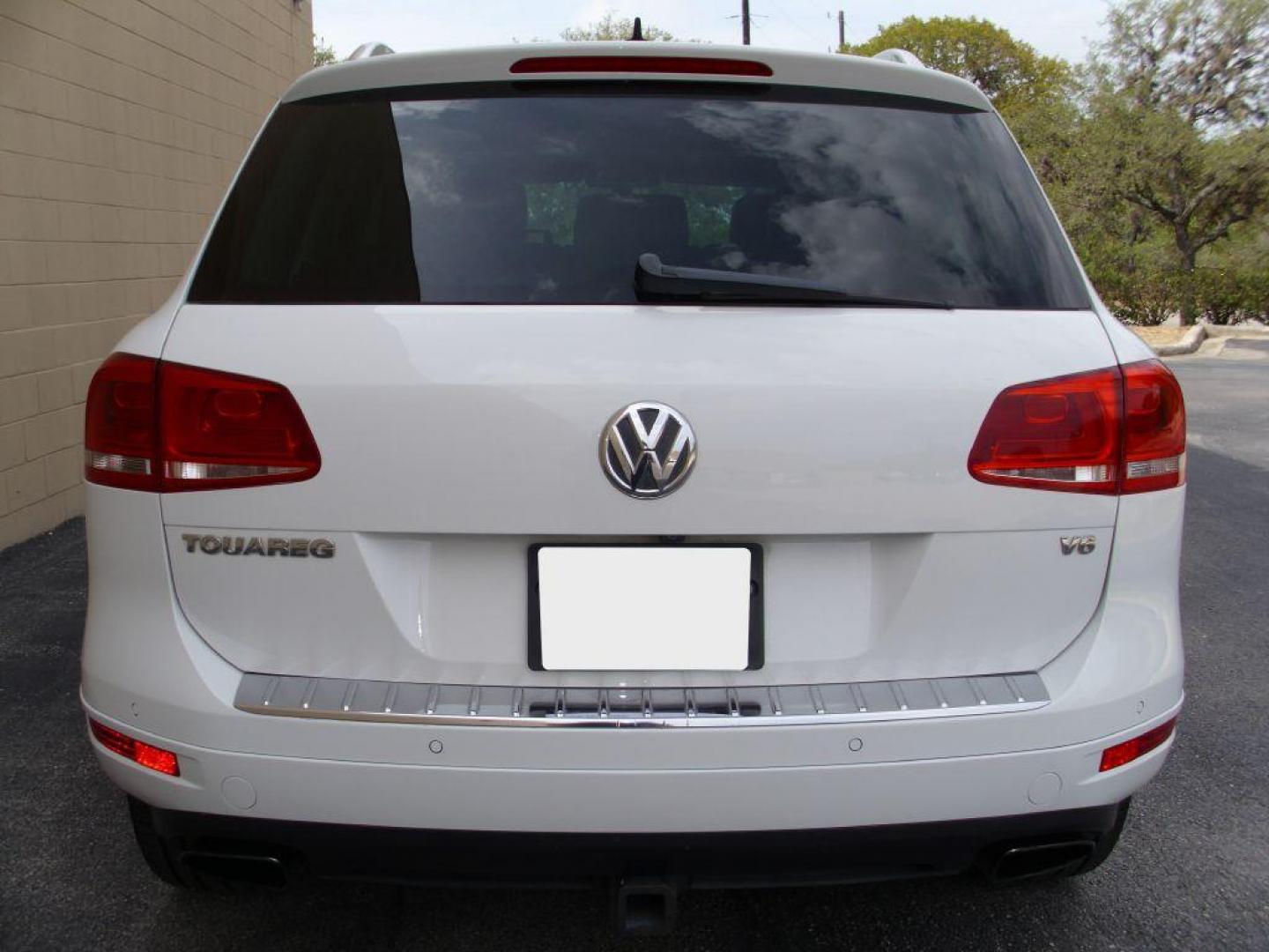 2012 WHITE VOLKSWAGEN TOUAREG V6 (WVGEF9BP8CD) with an 3.6L engine, Automatic transmission, located at 12019 San Pedro Avenue, San Antonio, TX, 78216, (210) 494-5895, 29.550915, -98.491142 - Photo#6