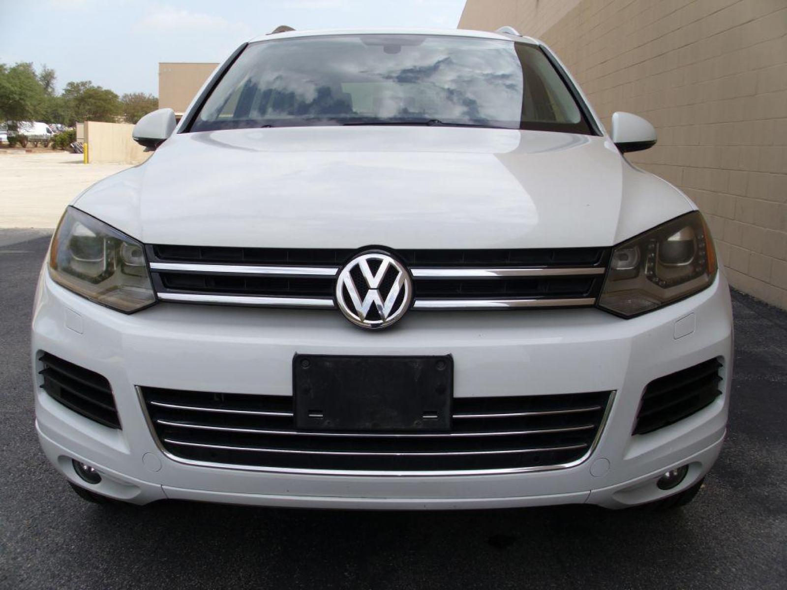2012 WHITE VOLKSWAGEN TOUAREG V6 (WVGEF9BP8CD) with an 3.6L engine, Automatic transmission, located at 12019 San Pedro Avenue, San Antonio, TX, 78216, (210) 494-5895, 29.551861, -98.487602 - Photo #6
