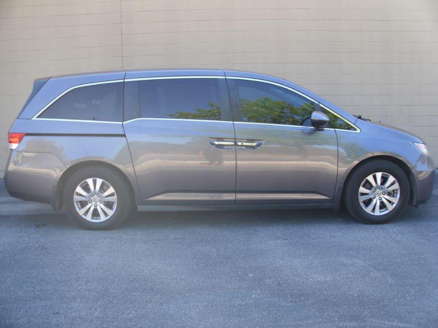 2015 GRAY HONDA ODYSSEY EX (5FNRL5H48FB) with an 3.5L engine, Automatic transmission, located at 12019 San Pedro Avenue, San Antonio, TX, 78216, (210) 494-5895, 29.550915, -98.491142 - Photo#0