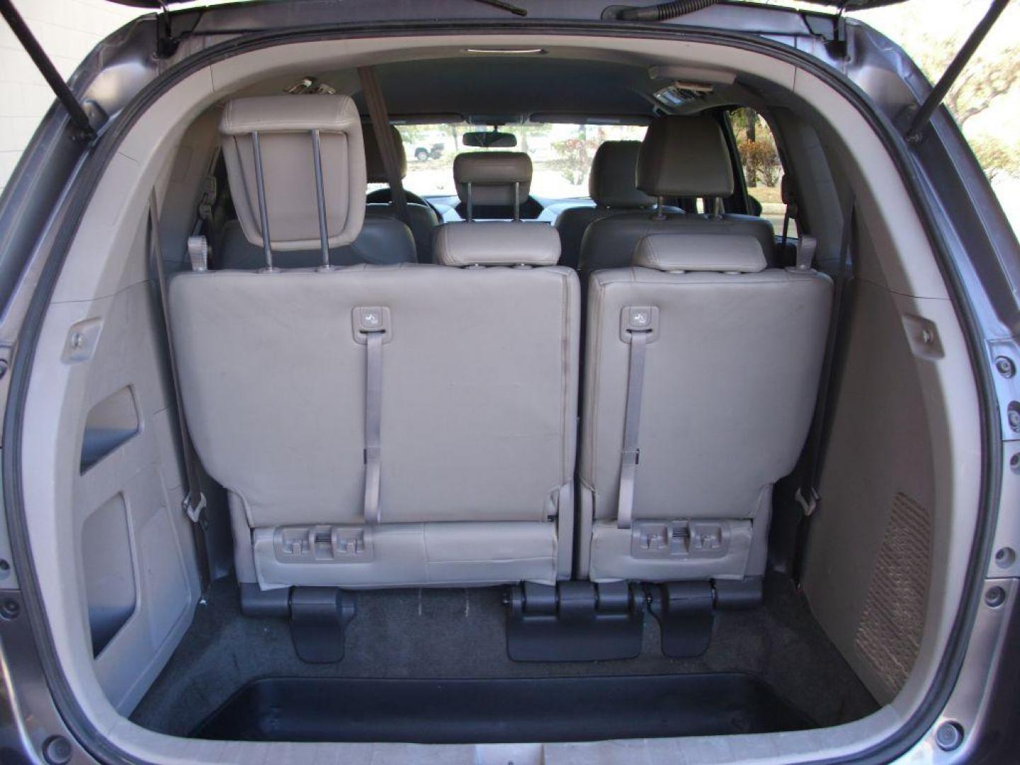 2015 GRAY HONDA ODYSSEY EX (5FNRL5H48FB) with an 3.5L engine, Automatic transmission, located at 12019 San Pedro Avenue, San Antonio, TX, 78216, (210) 494-5895, 29.550915, -98.491142 - Photo#16