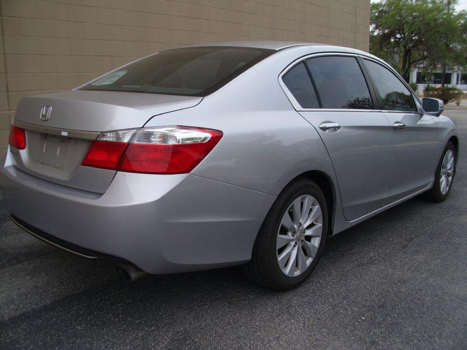 2014 SILVER HONDA ACCORD EX (1HGCR2F78EA) with an 2.4L engine, Automatic transmission, located at 12019 San Pedro Avenue, San Antonio, TX, 78216, (210) 494-5895, 29.551861, -98.487602 - ONE-OWNER; LaneWatch; Bluetooth Wireless; Heated Seats; Smart Key; Air Conditioning; Power Windows; Power Locks; Power Steering; Tilt Wheel; AM/FM CD/MP3; Immobilizer; Keyless Entry; Alarm; Daytime Running Lights; Dual Front Airbags; Side Airbags; Head Airbags; Rear Head Airbags; Active Seatbelts; A - Photo #4