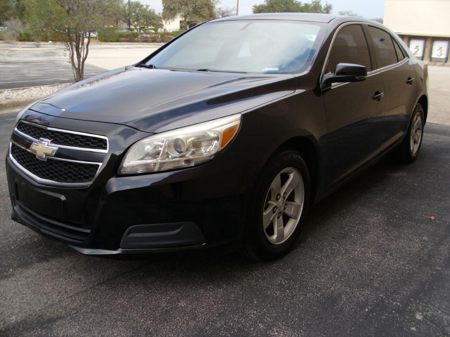 2013 BLACK CHEVROLET MALIBU LT (1G11C5SA1DU) with an 2.5L engine, Automatic transmission, located at 2215 Harry Wurzbach Rd , San Antonio, TX, 78209, (208) 269-7240, 29.491415, -98.432098- Photo#1