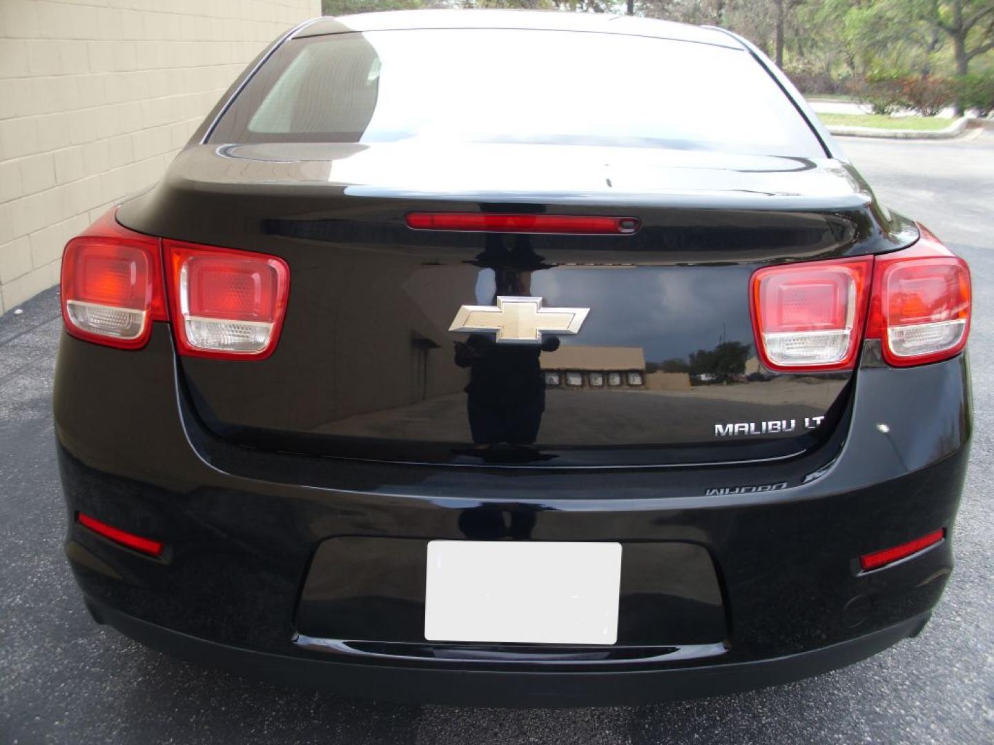 2013 BLACK CHEVROLET MALIBU LT (1G11C5SA1DU) with an 2.5L engine, Automatic transmission, located at 2215 Harry Wurzbach Rd , San Antonio, TX, 78209, (208) 269-7240, 29.491415, -98.432098- Photo#4