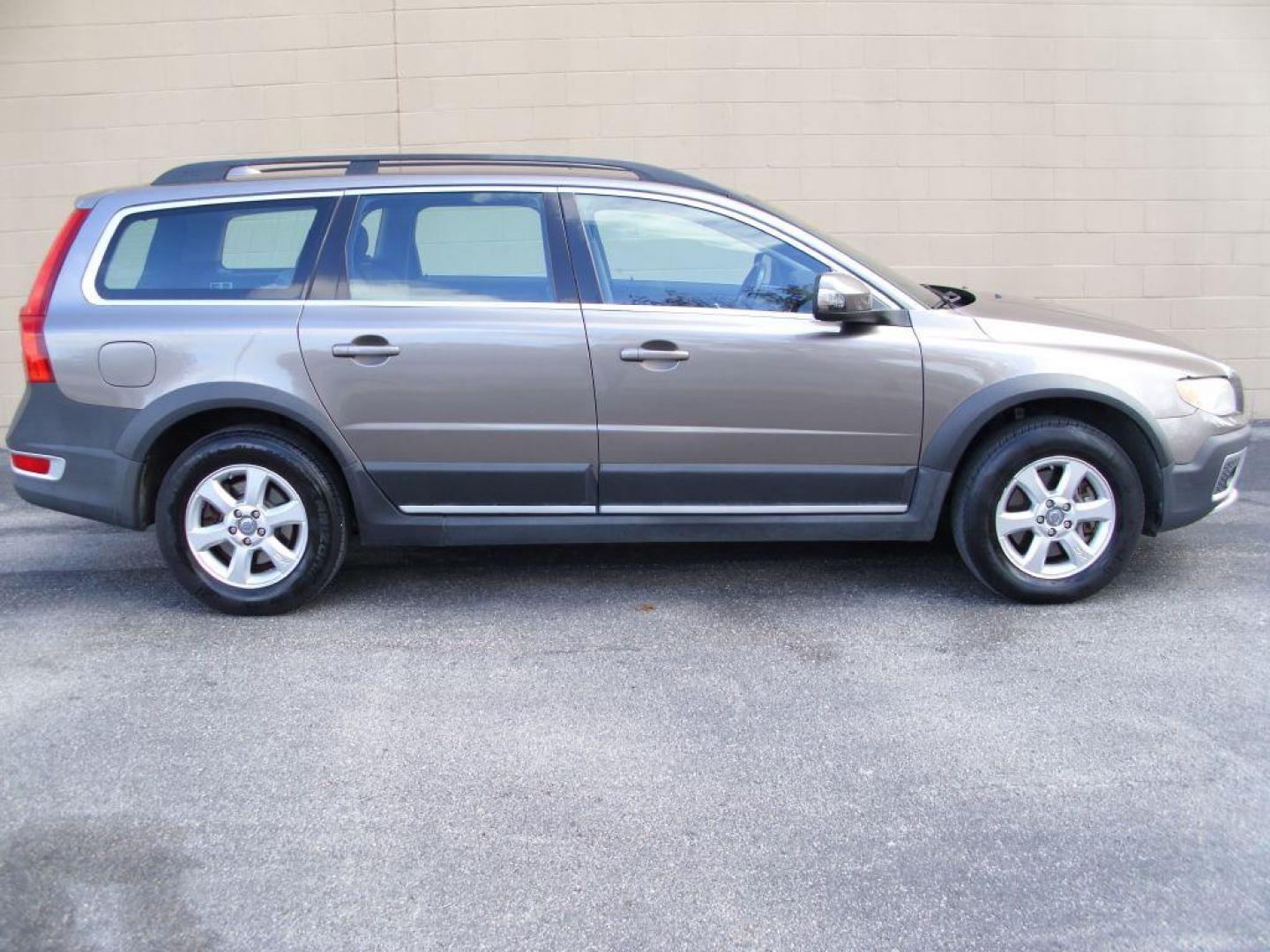 2010 GRAY VOLVO XC70 3.2 (YV4960BZ4A1) with an 3.2L engine, Automatic transmission, located at 12019 San Pedro Avenue, San Antonio, TX, 78216, (210) 494-5895, 29.550915, -98.491142 - We provide financing options through various third-party Credit Unions and Auto Finance Companies, including RBFCU, USAA, SSFCU, Pen Fed, Navy Fed, Credit Human Credit Union of Texas, and most other credit unions. We also work with major banks such as Capital One and Broadway Bank. Payment methods a - Photo#0