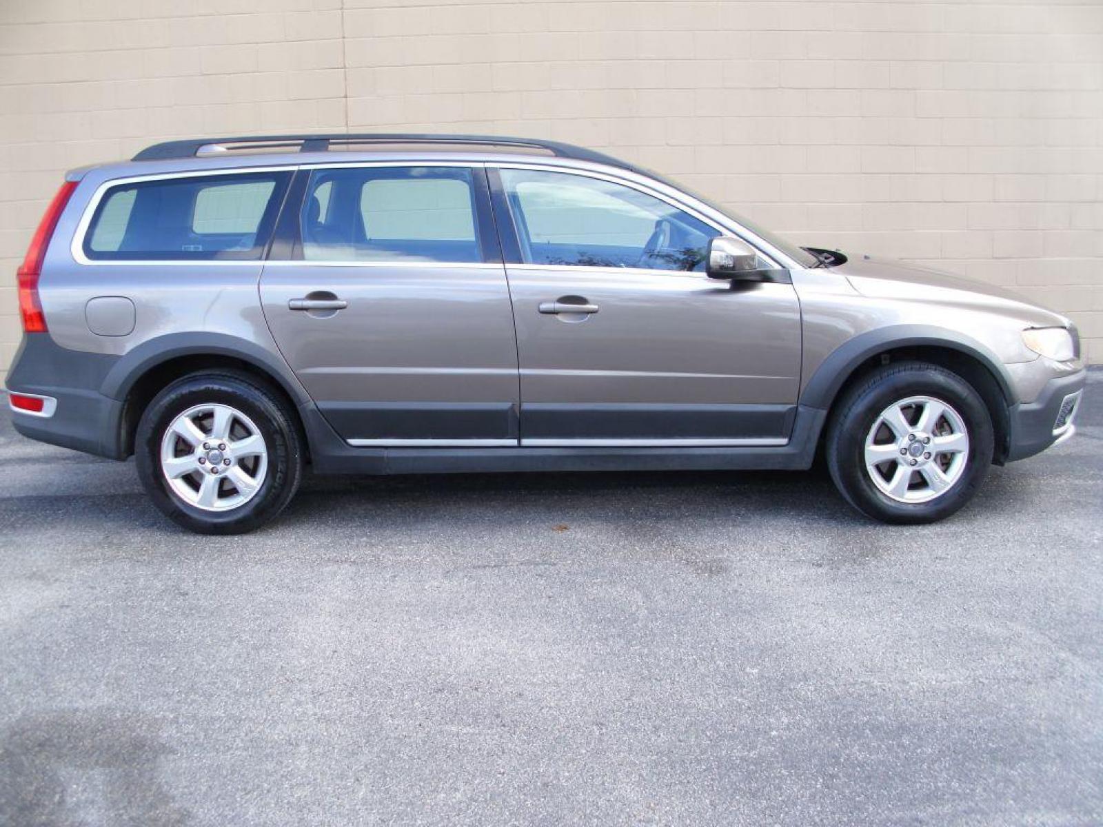 2010 GRAY VOLVO XC70 3.2 (YV4960BZ4A1) with an 3.2L engine, Automatic transmission, located at 12019 San Pedro Avenue, San Antonio, TX, 78216, (210) 494-5895, 29.550915, -98.491142 - AWD - VERY NICE - SUPER CLEAN - Bluetooth Technology; Cruise Control; Front Seat Heaters; Leather Seats; Sunroof; Air Conditioning; Power Windows; Power Locks; Power Steering; Tilt Wheel; AM/FM CD/MP3; Satellite; Immobilizer; Keyless Entry; Alarm; Daytime Running Lights; Dual Front Airbags; Side Ai - Photo #0