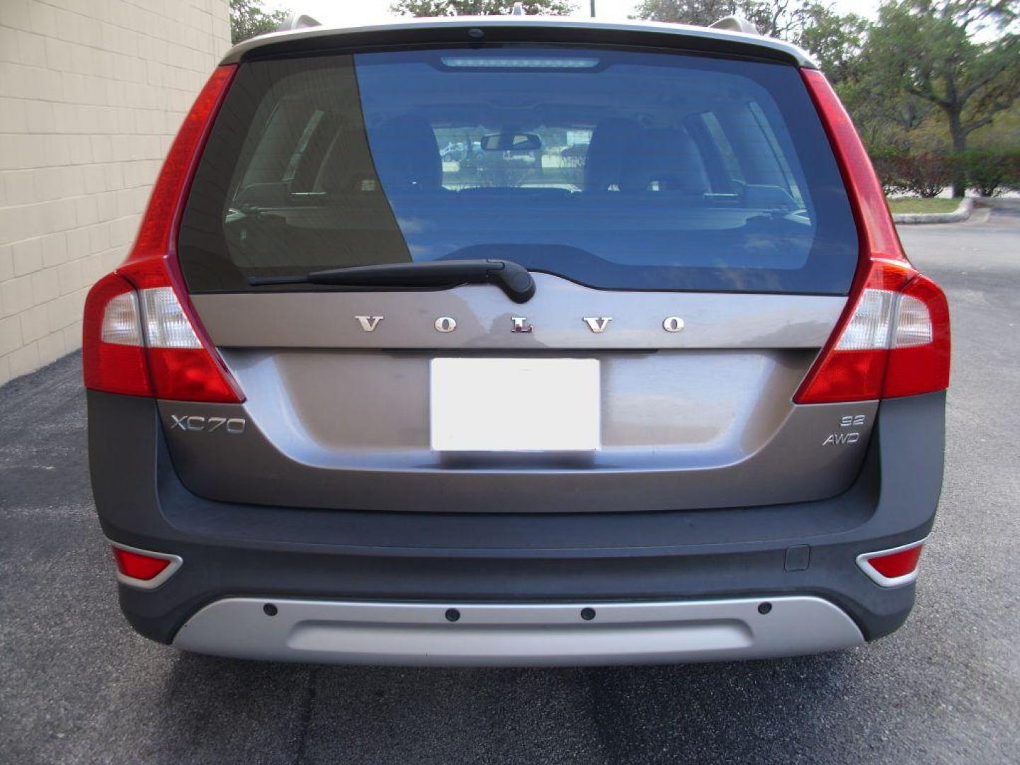 2010 GRAY VOLVO XC70 3.2 (YV4960BZ4A1) with an 3.2L engine, Automatic transmission, located at 12019 San Pedro Avenue, San Antonio, TX, 78216, (210) 494-5895, 29.550915, -98.491142 - We provide financing options through various third-party Credit Unions and Auto Finance Companies, including RBFCU, USAA, SSFCU, Pen Fed, Navy Fed, Credit Human Credit Union of Texas, and most other credit unions. We also work with major banks such as Capital One and Broadway Bank. Payment methods a - Photo#6