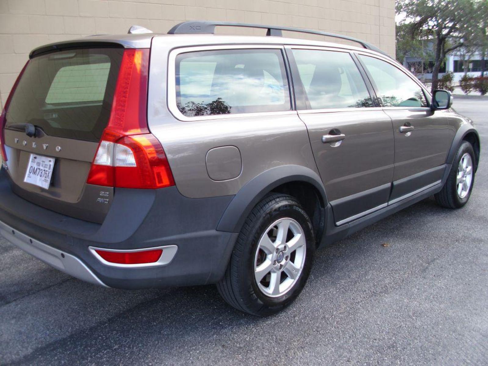 2010 GRAY VOLVO XC70 3.2 (YV4960BZ4A1) with an 3.2L engine, Automatic transmission, located at 12019 San Pedro Avenue, San Antonio, TX, 78216, (210) 494-5895, 29.551861, -98.487602 - AWD; Bluetooth Technology; Cruise Control; Front Seat Heaters; Leather Seats; Sunroof; Air Conditioning; Power Windows; Power Locks; Power Steering; Tilt Wheel; AM/FM CD/MP3; Satellite; Immobilizer; Keyless Entry; Alarm; Daytime Running Lights; Dual Front Airbags; Side Airbags; Head Airbags; Rear He - Photo #4