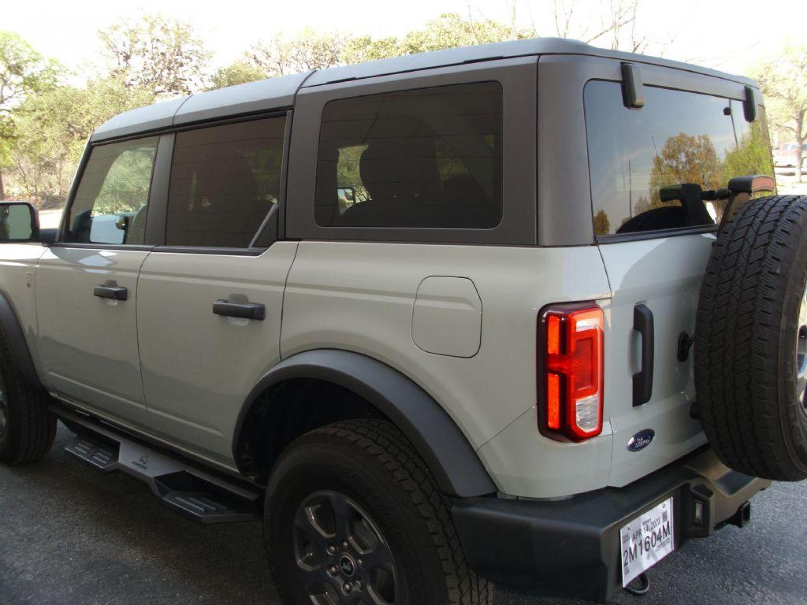 2022 GRAY FORD BRONCO BIG BEND (1FMDE5BH8NL) with an 2.3L engine, Automatic transmission, located at 12019 San Pedro Avenue, San Antonio, TX, 78216, (210) 494-5895, 29.551861, -98.487602 - ONE-OWNER; 4WD; Hard-Top; 8-inch screen; Android Auto; Apple CarPlay; Back-Up Camera; Bluetooth Technology; Cruise Control; Running Boards; Satellite Radio; Smart Key; Tow Hitch; Tilt Wheel; Daytime Running Lights; Dual Front Airbags; Side Airbags; Head Airbags; Rear Head Airbags; Active Seatbelts; - Photo #3