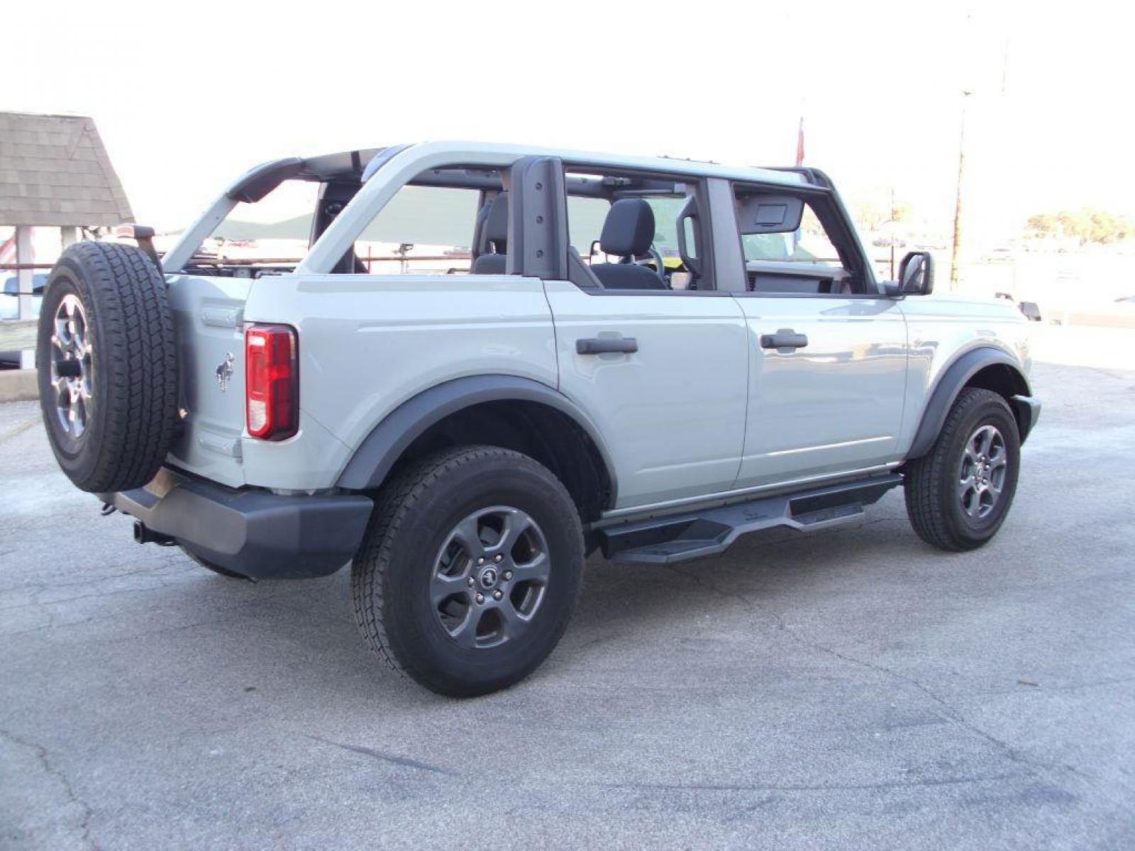 2022 GRAY FORD BRONCO BIG BEND (1FMDE5BH8NL) with an 2.3L engine, Automatic transmission, located at 12019 San Pedro Avenue, San Antonio, TX, 78216, (210) 494-5895, 29.551861, -98.487602 - ONE-OWNER; 4WD; Hard-Top; 8-inch screen; Android Auto; Apple CarPlay; Back-Up Camera; Bluetooth Technology; Cruise Control; Running Boards; Satellite Radio; Smart Key; Tow Hitch; Tilt Wheel; Daytime Running Lights; Dual Front Airbags; Side Airbags; Head Airbags; Rear Head Airbags; Active Seatbelts; - Photo #8