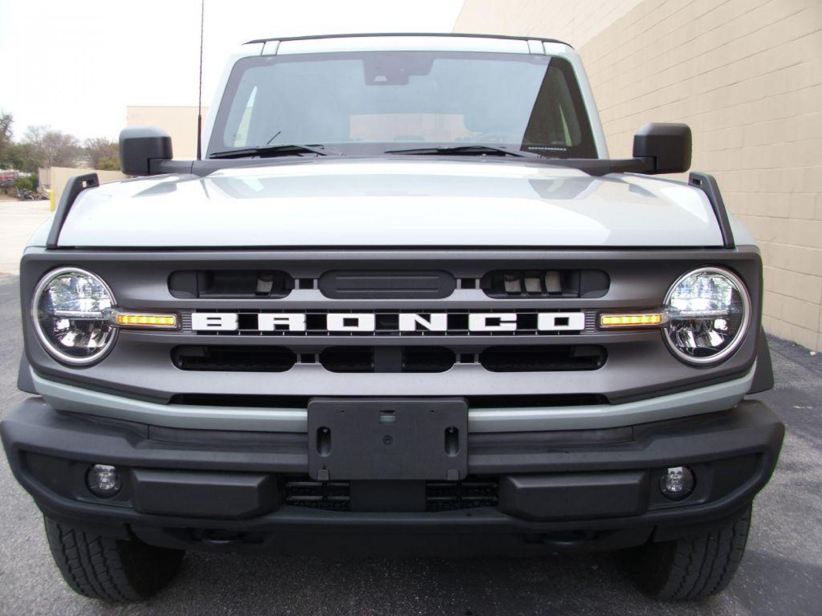 2022 GRAY FORD BRONCO BIG BEND (1FMDE5BH8NL) with an 2.3L engine, Automatic transmission, located at 12019 San Pedro Avenue, San Antonio, TX, 78216, (210) 494-5895, 29.551861, -98.487602 - ONE-OWNER; 4WD; Hard-Top; 8-inch screen; Android Auto; Apple CarPlay; Back-Up Camera; Bluetooth Technology; Cruise Control; Running Boards; Satellite Radio; Smart Key; Tow Hitch; Tilt Wheel; Daytime Running Lights; Dual Front Airbags; Side Airbags; Head Airbags; Rear Head Airbags; Active Seatbelts; - Photo #12