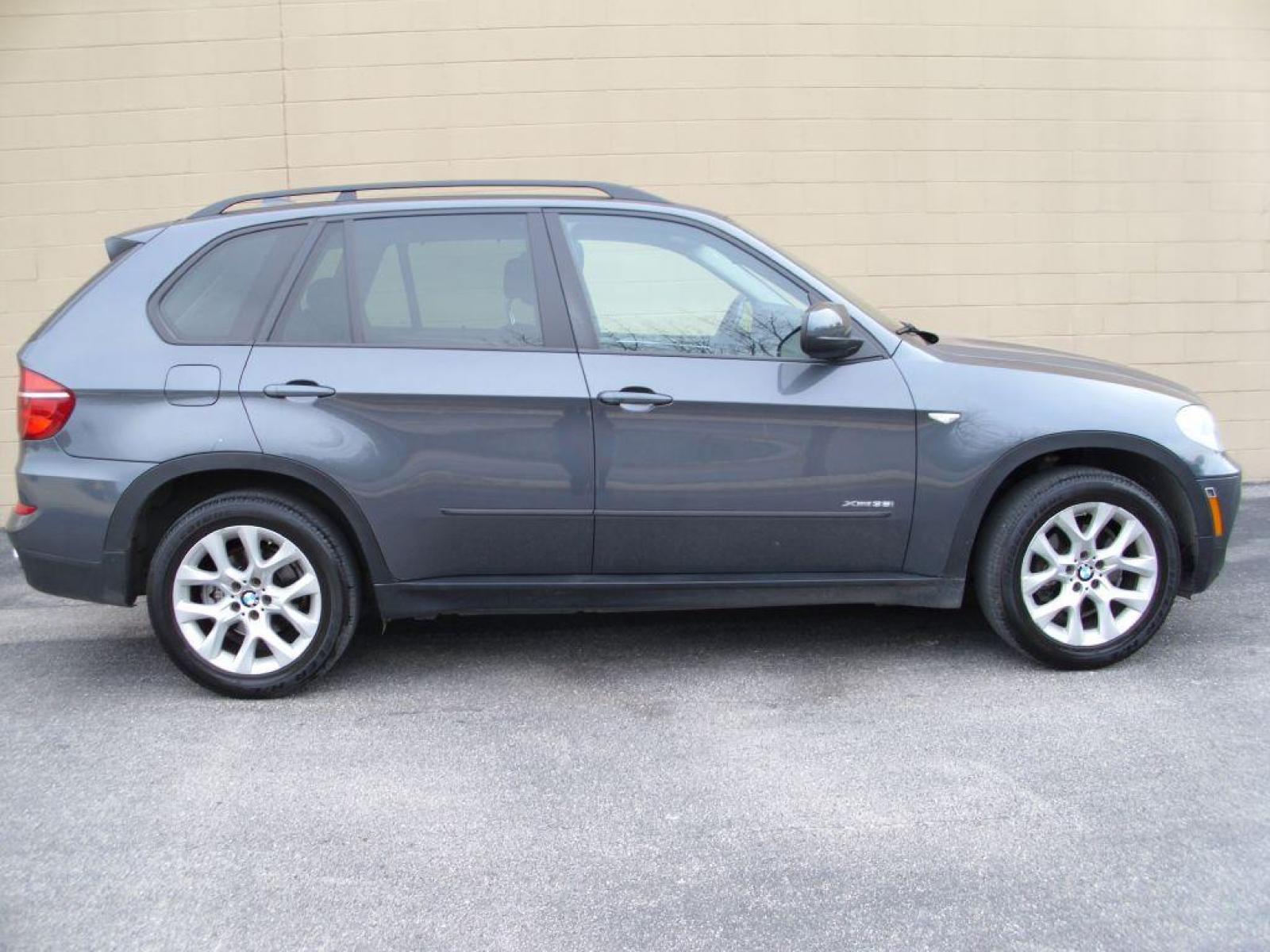 2013 GRAY BMW X5 XDRIVE35I (5UXZV4C56D0) with an 3.0L engine, Automatic transmission, located at 12019 San Pedro Avenue, San Antonio, TX, 78216, (210) 494-5895, 29.551861, -98.487602 - Auxiliary Audio Input; Bluetooth Technology; Backup Camera; Cruise Control; Front Seat Heaters; Head Up Display; Leather Seats; Panoramic Sunroof; Parking Sensors; Rear Sunshade; Smart Key; Tow Hitch; Air Conditioning; Power Hatch; Power Windows; Power Locks; Power Steering; Tilt Wheel; AM/FM CD/MP3 - Photo #1