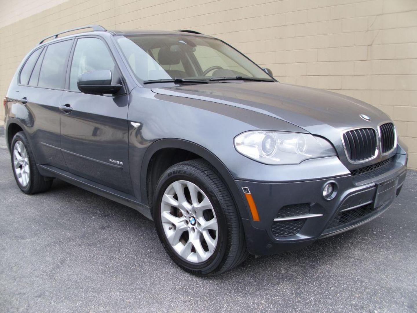 2013 GRAY BMW X5 XDRIVE35I (5UXZV4C56D0) with an 3.0L engine, Automatic transmission, located at 12019 San Pedro Avenue, San Antonio, TX, 78216, (210) 494-5895, 29.550915, -98.491142 - Auxiliary Audio Input; Bluetooth Technology; Backup Camera; Cruise Control; Front Seat Heaters; Head Up Display; Leather Seats; Panoramic Sunroof; Parking Sensors; Rear Sunshade; Smart Key; Tow Hitch; Air Conditioning; Power Hatch; Power Windows; Power Locks; Power Steering; Tilt Wheel; AM/FM CD/MP3 - Photo#1