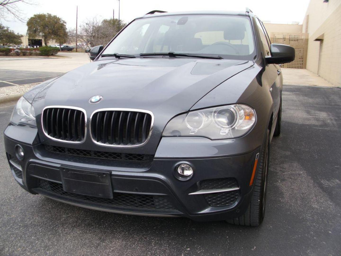 2013 GRAY BMW X5 XDRIVE35I (5UXZV4C56D0) with an 3.0L engine, Automatic transmission, located at 12019 San Pedro Avenue, San Antonio, TX, 78216, (210) 494-5895, 29.550915, -98.491142 - Auxiliary Audio Input; Bluetooth Technology; Backup Camera; Cruise Control; Front Seat Heaters; Head Up Display; Leather Seats; Panoramic Sunroof; Parking Sensors; Rear Sunshade; Smart Key; Tow Hitch; Air Conditioning; Power Hatch; Power Windows; Power Locks; Power Steering; Tilt Wheel; AM/FM CD/MP3 - Photo#2