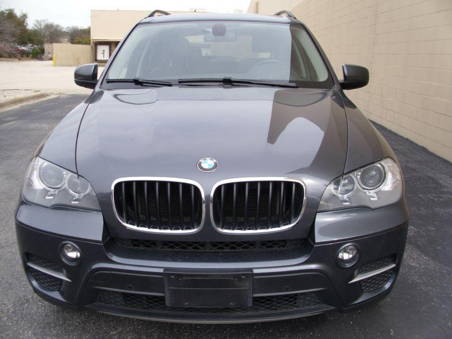 2013 GRAY BMW X5 XDRIVE35I (5UXZV4C56D0) with an 3.0L engine, Automatic transmission, located at 12019 San Pedro Avenue, San Antonio, TX, 78216, (210) 494-5895, 29.550915, -98.491142 - Auxiliary Audio Input; Bluetooth Technology; Backup Camera; Cruise Control; Front Seat Heaters; Head Up Display; Leather Seats; Panoramic Sunroof; Parking Sensors; Rear Sunshade; Smart Key; Tow Hitch; Air Conditioning; Power Hatch; Power Windows; Power Locks; Power Steering; Tilt Wheel; AM/FM CD/MP3 - Photo#3