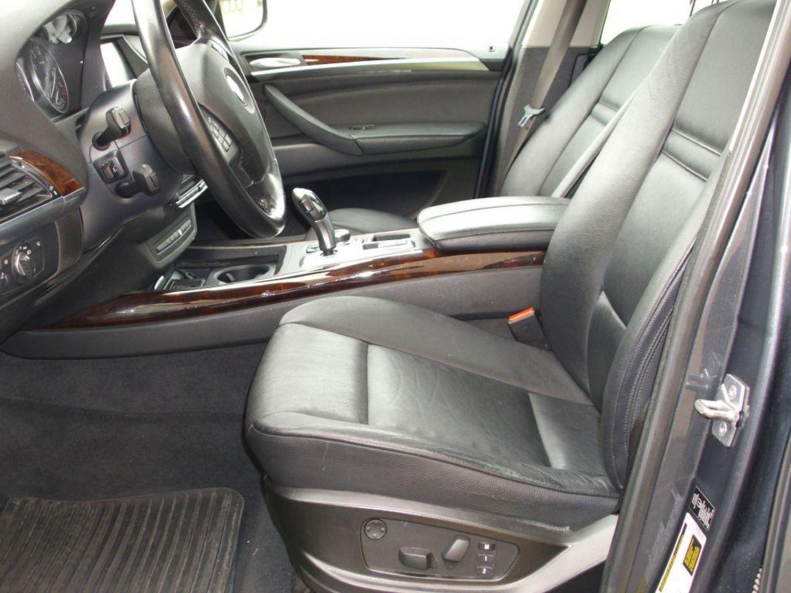 2013 GRAY BMW X5 XDRIVE35I (5UXZV4C56D0) with an 3.0L engine, Automatic transmission, located at 12019 San Pedro Avenue, San Antonio, TX, 78216, (210) 494-5895, 29.551861, -98.487602 - Photo #7