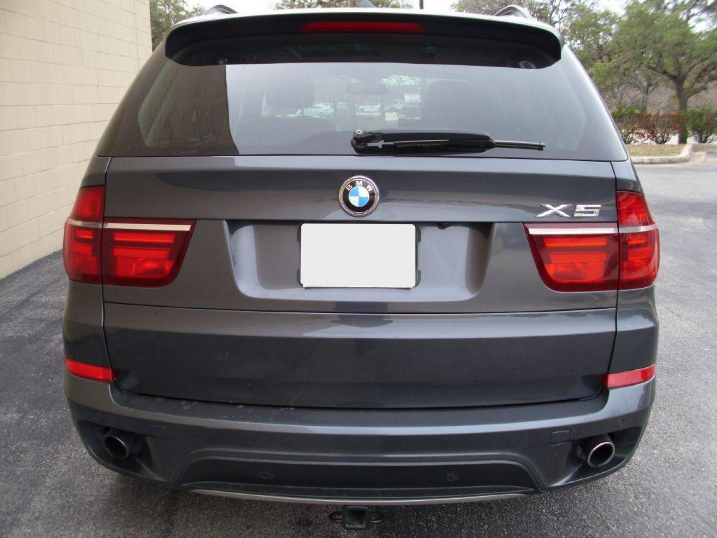 2013 GRAY BMW X5 XDRIVE35I (5UXZV4C56D0) with an 3.0L engine, Automatic transmission, located at 12019 San Pedro Avenue, San Antonio, TX, 78216, (210) 494-5895, 29.550915, -98.491142 - Auxiliary Audio Input; Bluetooth Technology; Backup Camera; Cruise Control; Front Seat Heaters; Head Up Display; Leather Seats; Panoramic Sunroof; Parking Sensors; Rear Sunshade; Smart Key; Tow Hitch; Air Conditioning; Power Hatch; Power Windows; Power Locks; Power Steering; Tilt Wheel; AM/FM CD/MP3 - Photo#4