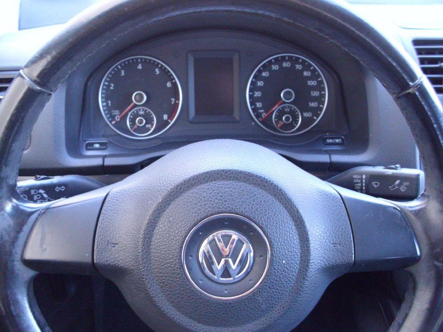 2010 GRAY VOLKSWAGEN JETTA SE (3VWRX7AJ4AM) with an 2.5L engine, Automatic transmission, located at 12019 San Pedro Avenue, San Antonio, TX, 78216, (210) 494-5895, 29.550915, -98.491142 - Photo#18