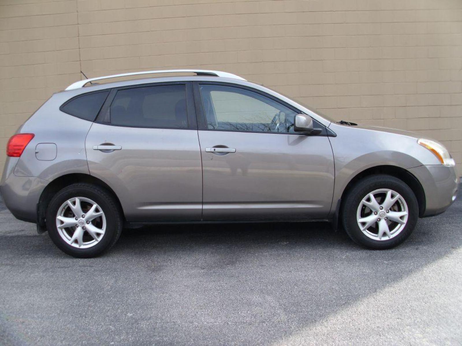 2009 GRAY NISSAN ROGUE S (JN8AS58V79W) with an 2.5L engine, Automatic transmission, located at 12019 San Pedro Avenue, San Antonio, TX, 78216, (210) 494-5895, 29.551861, -98.487602 - Photo #0