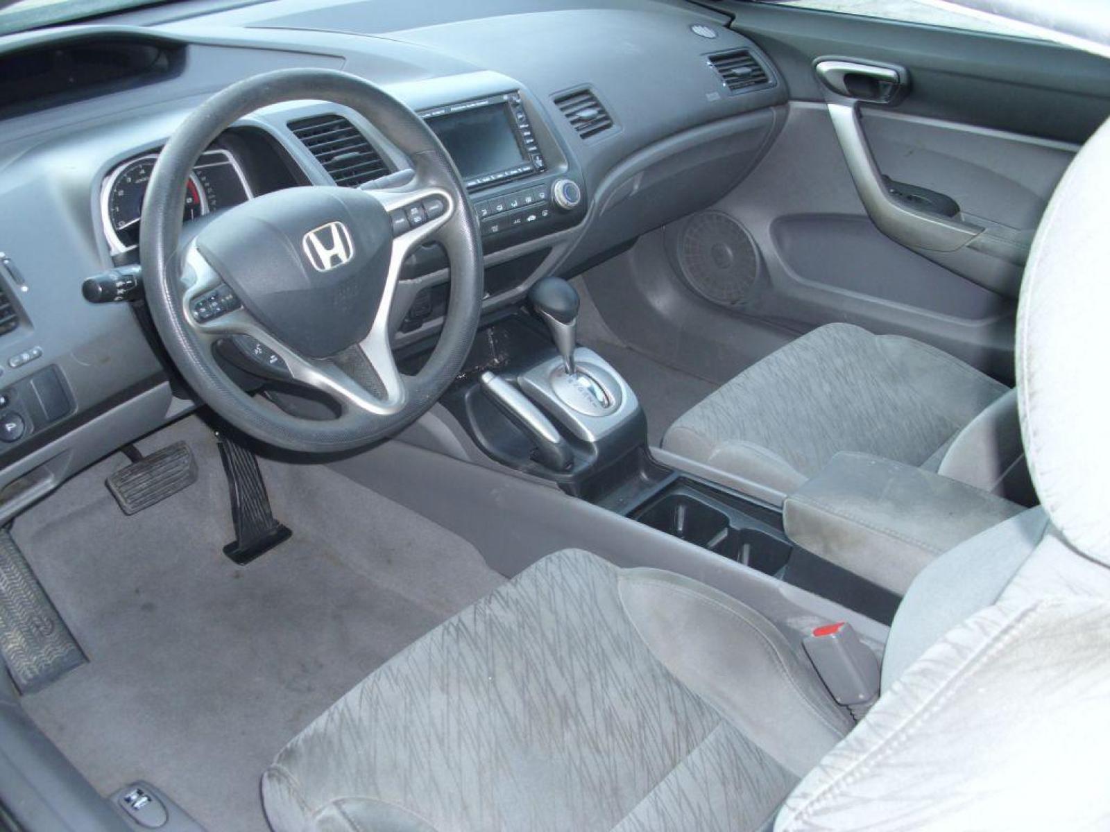 2008 GRAY HONDA CIVIC EX (2HGFG12888H) with an 1.8L engine, Automatic transmission, located at 12019 San Pedro Avenue, San Antonio, TX, 78216, (210) 494-5895, 29.551861, -98.487602 - ONE-OWNER; Auxilliary Audio Input; Bluetooth Technology; Cruise Control; Navigation; Air Conditioning; Power Windows; Power Locks; Power Steering; Tilt Wheel; AM/FM CD/MP3; Satellite; Immobilizer; Keyless Entry; Alarm; Daytime Running Lights; Dual Front Airbags; Side Airbags; Head Airbags; Rear Head - Photo #9