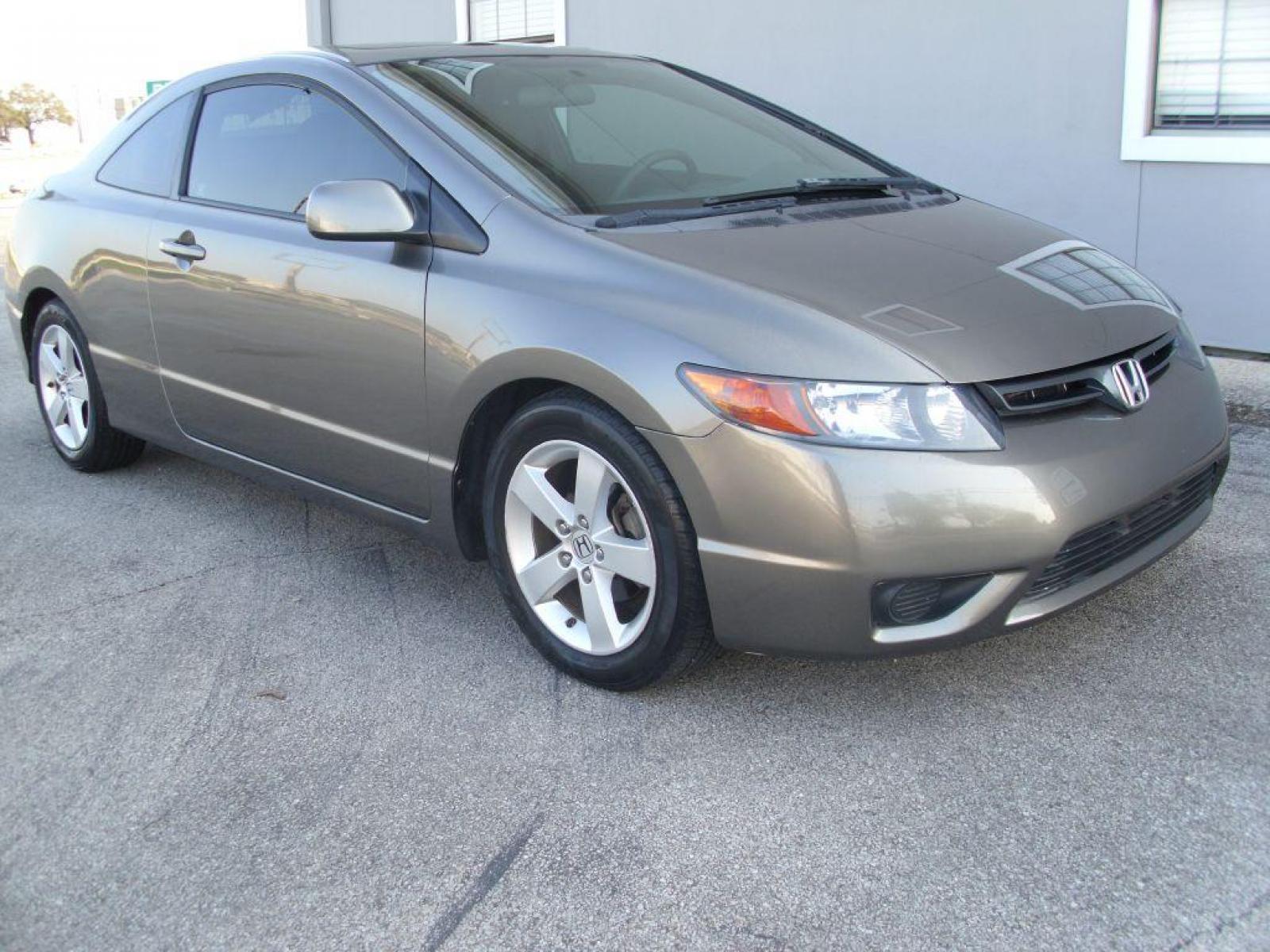 2008 GRAY HONDA CIVIC EX (2HGFG12888H) with an 1.8L engine, Automatic transmission, located at 12019 San Pedro Avenue, San Antonio, TX, 78216, (210) 494-5895, 29.551861, -98.487602 - ONE-OWNER; Auxilliary Audio Input; Bluetooth Technology; Cruise Control; Navigation; Air Conditioning; Power Windows; Power Locks; Power Steering; Tilt Wheel; AM/FM CD/MP3; Satellite; Immobilizer; Keyless Entry; Alarm; Daytime Running Lights; Dual Front Airbags; Side Airbags; Head Airbags; Rear Head - Photo #4