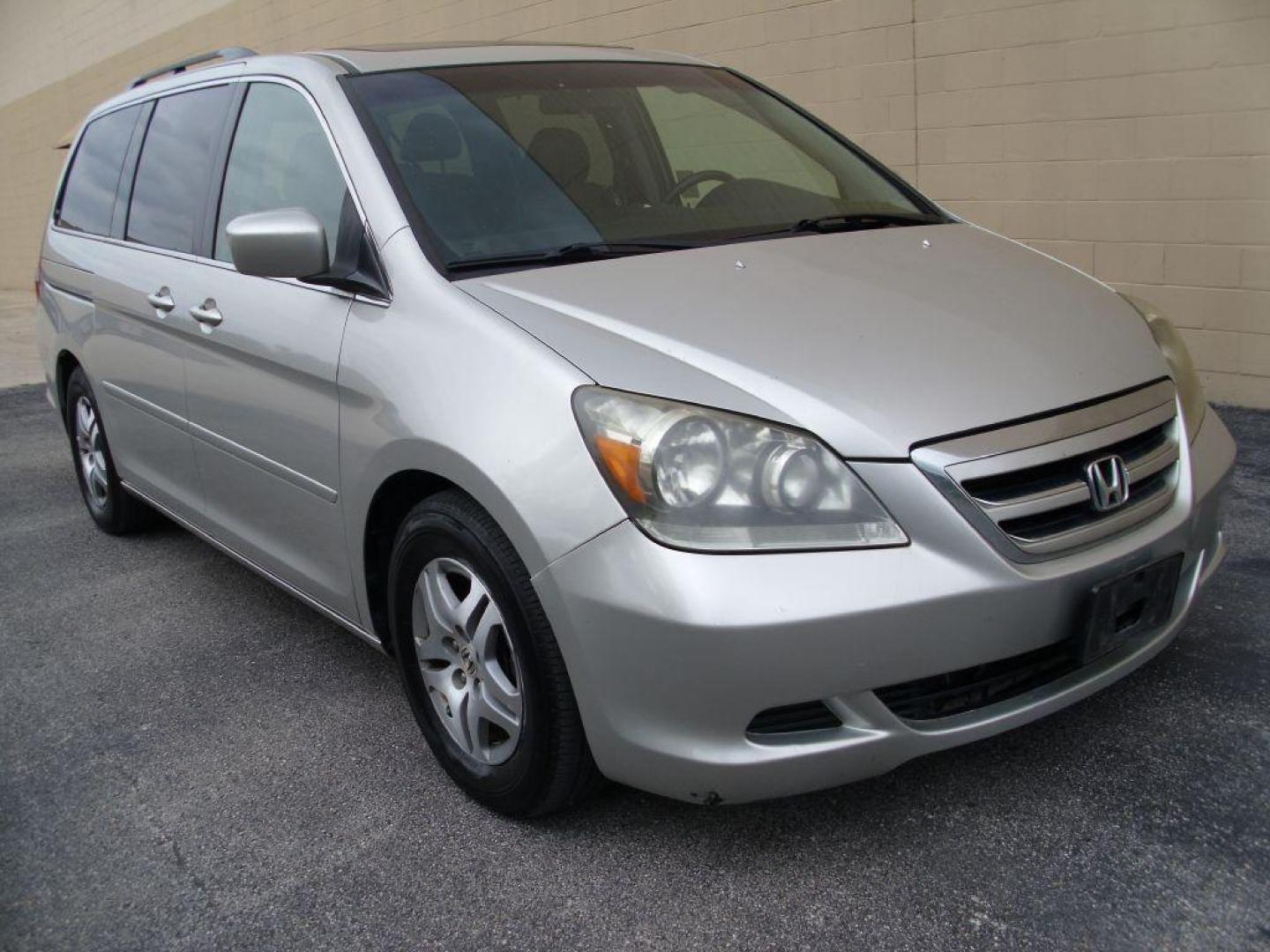 2006 SILVER HONDA ODYSSEY EXL (5FNRL38696B) with an 3.5L engine, Automatic transmission, located at 12019 San Pedro Avenue, San Antonio, TX, 78216, (208) 269-7240, 29.550915, -98.491142 - We provide financing options through various third-party Credit Unions and Auto Finance Companies, including RBFCU, USAA, SSFCU, Pen Fed, Navy Fed, Credit Human Credit Union of Texas, and most other credit unions. We also work with major banks such as Capital One and Broadway Bank. Payment methods a - Photo#3