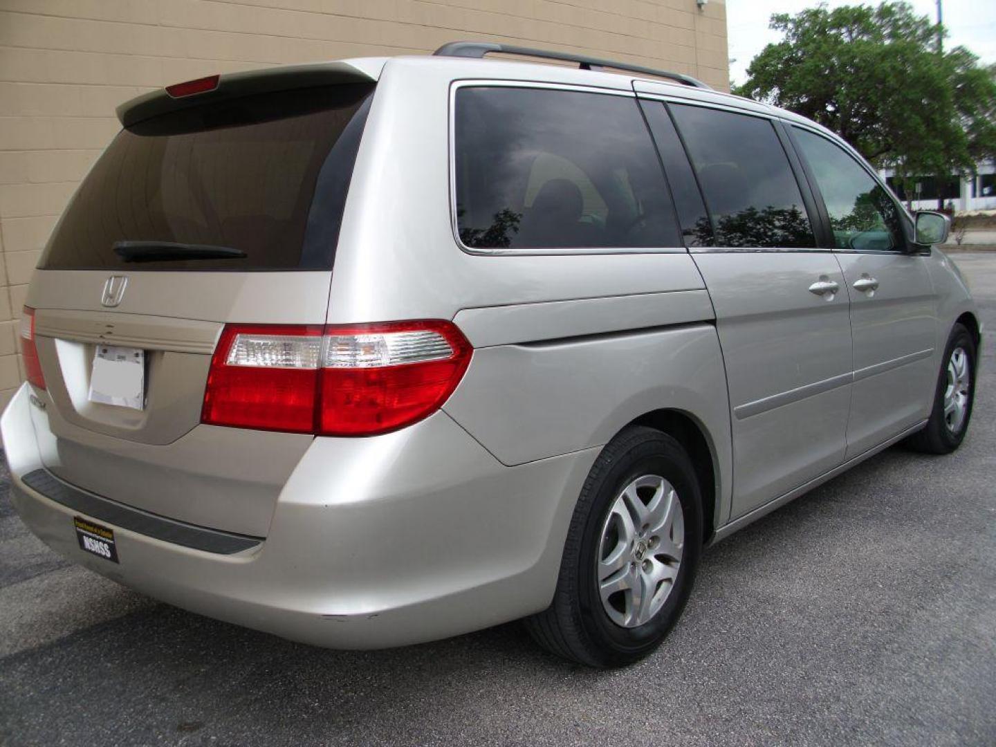 2006 SILVER HONDA ODYSSEY EXL (5FNRL38696B) with an 3.5L engine, Automatic transmission, located at 12019 San Pedro Avenue, San Antonio, TX, 78216, (208) 269-7240, 29.550915, -98.491142 - We provide financing options through various third-party Credit Unions and Auto Finance Companies, including RBFCU, USAA, SSFCU, Pen Fed, Navy Fed, Credit Human Credit Union of Texas, and most other credit unions. We also work with major banks such as Capital One and Broadway Bank. Payment methods a - Photo#4