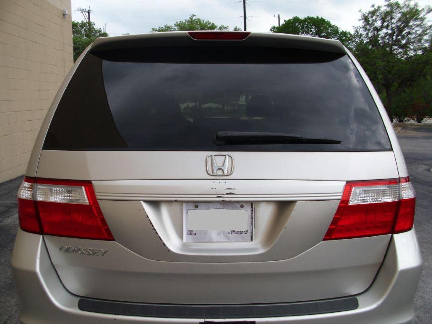2006 SILVER HONDA ODYSSEY EXL (5FNRL38696B) with an 3.5L engine, Automatic transmission, located at 12019 San Pedro Avenue, San Antonio, TX, 78216, (208) 269-7240, 29.550915, -98.491142 - We provide financing options through various third-party Credit Unions and Auto Finance Companies, including RBFCU, USAA, SSFCU, Pen Fed, Navy Fed, Credit Human Credit Union of Texas, and most other credit unions. We also work with major banks such as Capital One and Broadway Bank. Payment methods a - Photo#6