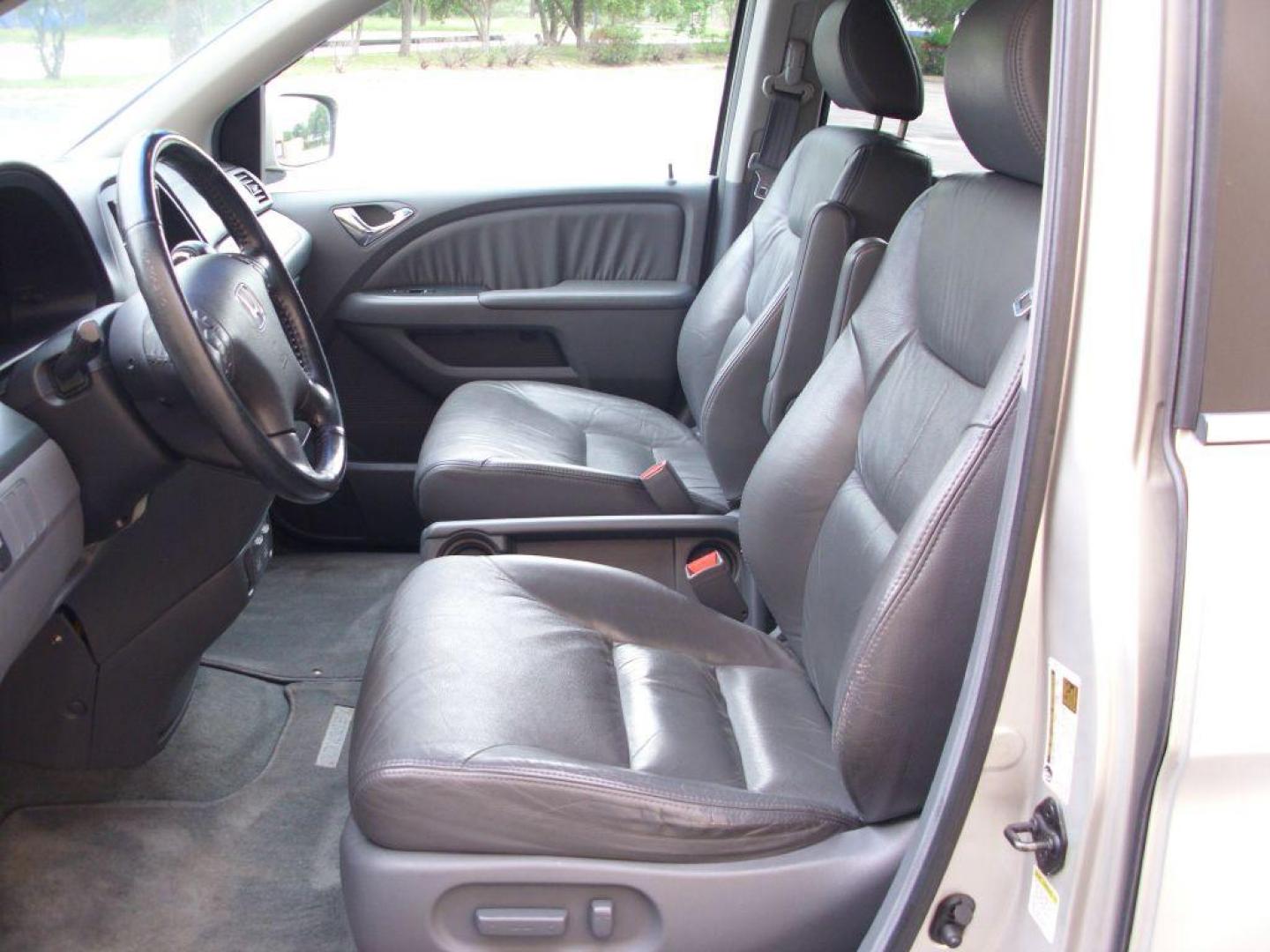 2006 SILVER HONDA ODYSSEY EXL (5FNRL38696B) with an 3.5L engine, Automatic transmission, located at 12019 San Pedro Avenue, San Antonio, TX, 78216, (208) 269-7240, 29.550915, -98.491142 - We provide financing options through various third-party Credit Unions and Auto Finance Companies, including RBFCU, USAA, SSFCU, Pen Fed, Navy Fed, Credit Human Credit Union of Texas, and most other credit unions. We also work with major banks such as Capital One and Broadway Bank. Payment methods a - Photo#8