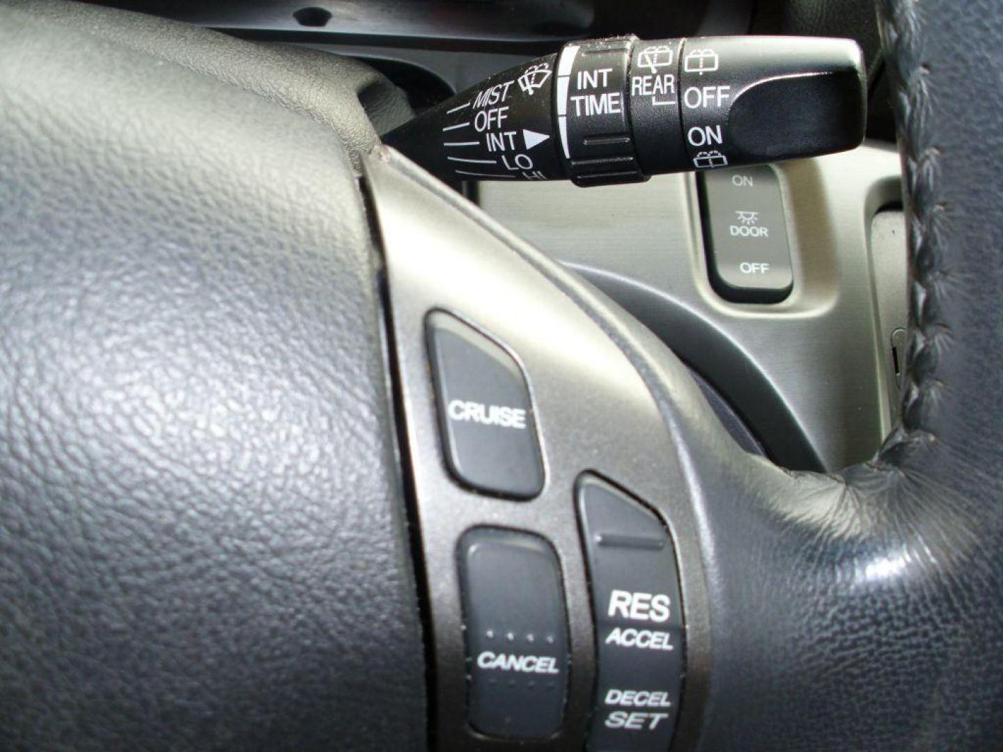 2006 SILVER HONDA ODYSSEY EXL (5FNRL38696B) with an 3.5L engine, Automatic transmission, located at 12019 San Pedro Avenue, San Antonio, TX, 78216, (208) 269-7240, 29.550915, -98.491142 - We provide financing options through various third-party Credit Unions and Auto Finance Companies, including RBFCU, USAA, SSFCU, Pen Fed, Navy Fed, Credit Human Credit Union of Texas, and most other credit unions. We also work with major banks such as Capital One and Broadway Bank. Payment methods a - Photo#23