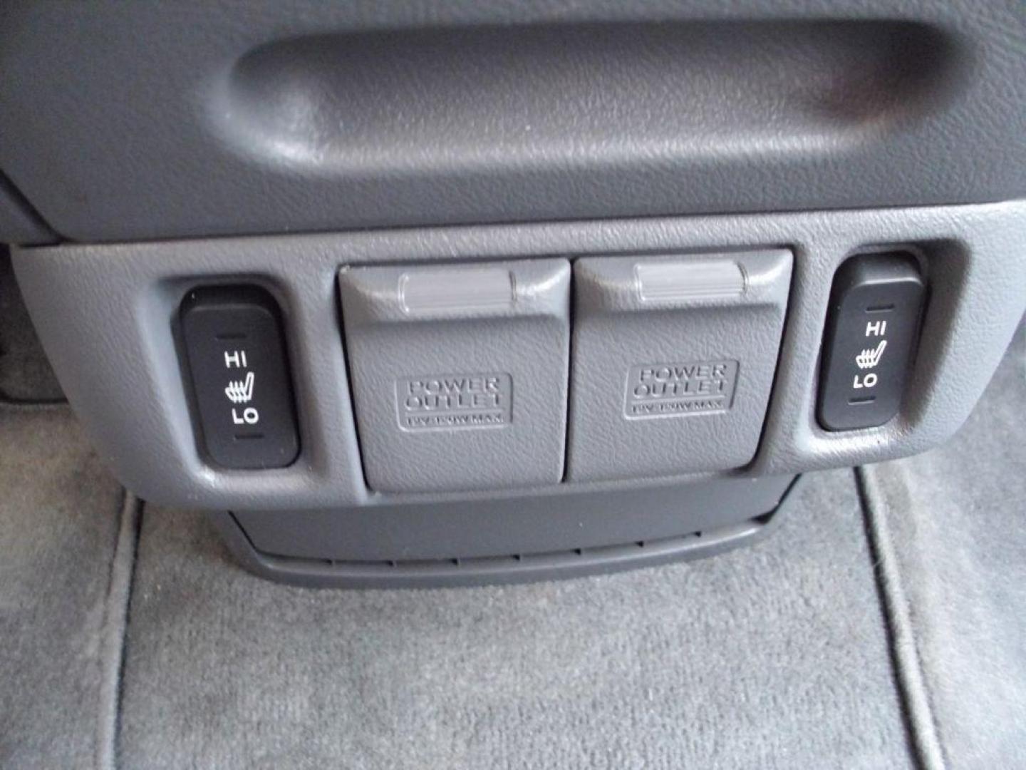 2006 SILVER HONDA ODYSSEY EXL (5FNRL38696B) with an 3.5L engine, Automatic transmission, located at 12019 San Pedro Avenue, San Antonio, TX, 78216, (208) 269-7240, 29.550915, -98.491142 - We provide financing options through various third-party Credit Unions and Auto Finance Companies, including RBFCU, USAA, SSFCU, Pen Fed, Navy Fed, Credit Human Credit Union of Texas, and most other credit unions. We also work with major banks such as Capital One and Broadway Bank. Payment methods a - Photo#29